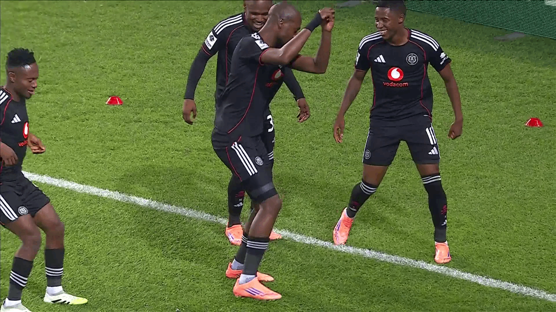 Pirates Out To Close The Gap | Betway Premiership