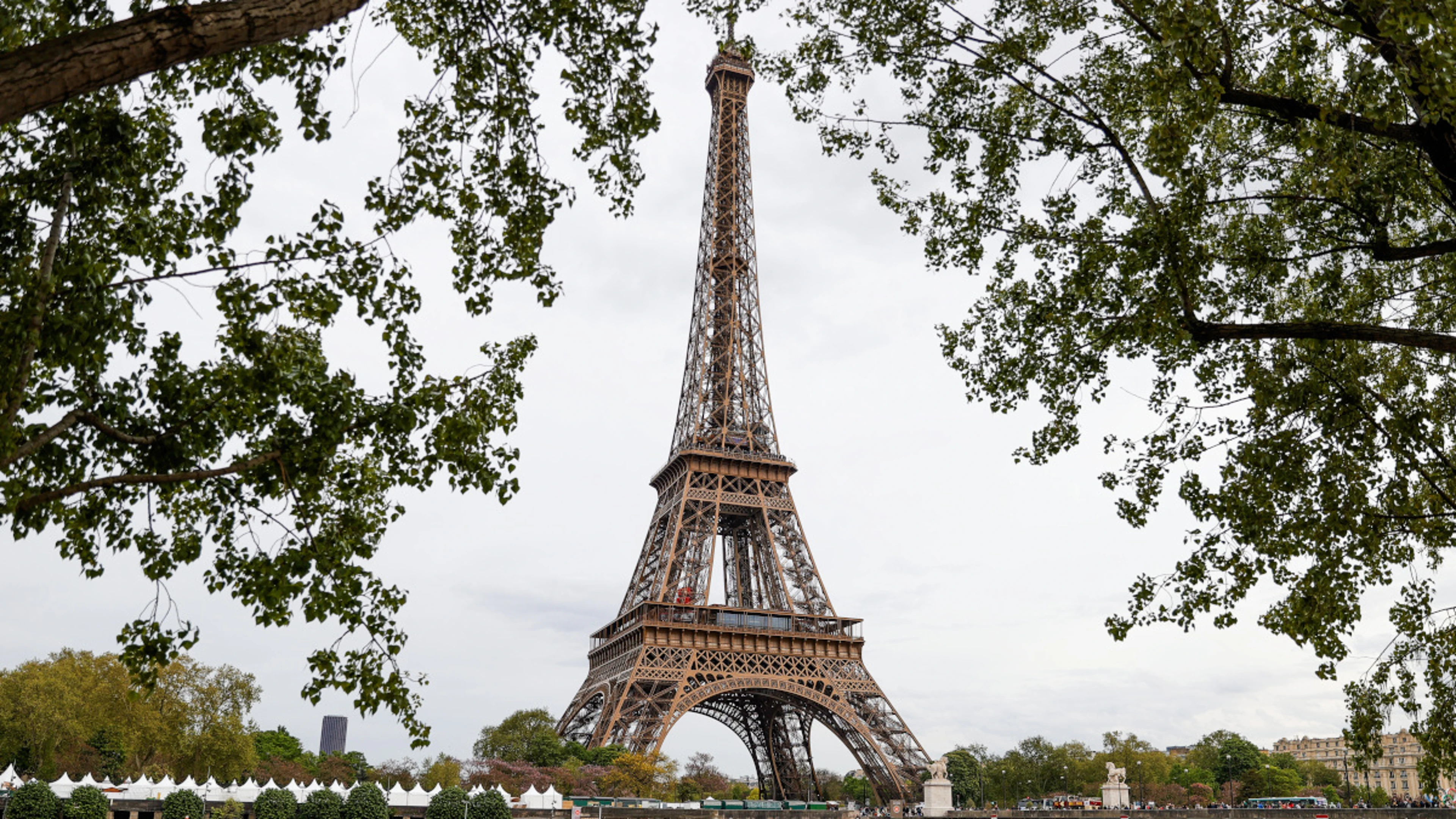 Eiffel Tower set to sparkle for PSG's big European night