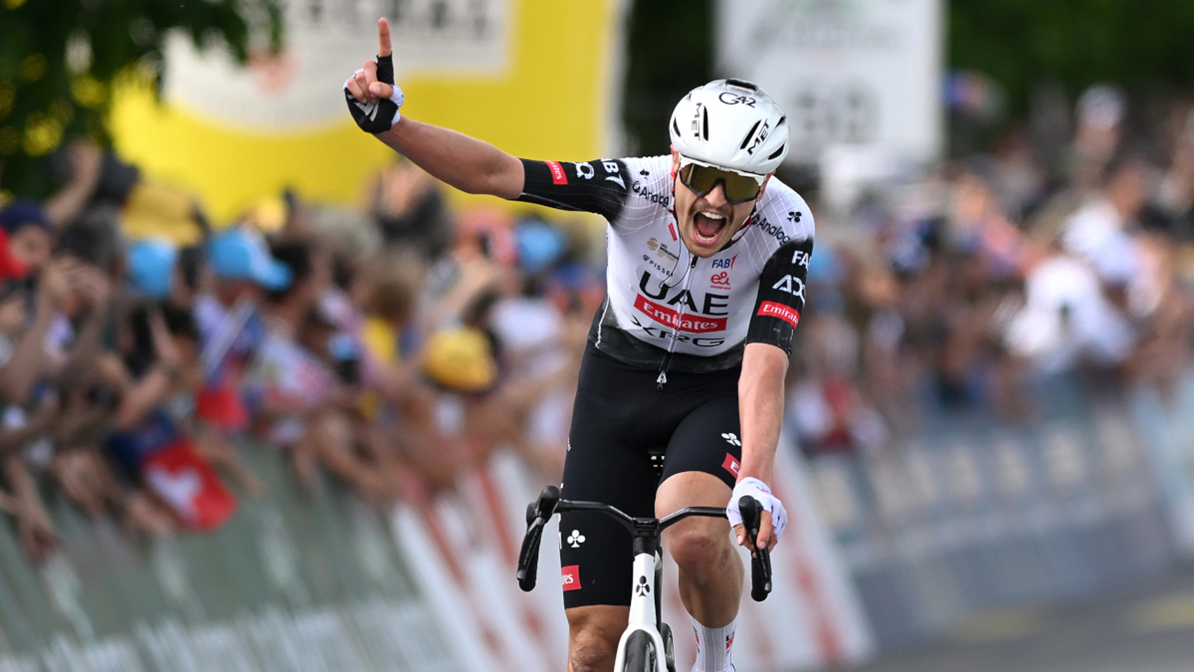 Vine escapes to Tour of Romandie 3rd stage win as Baudin keeps lead
