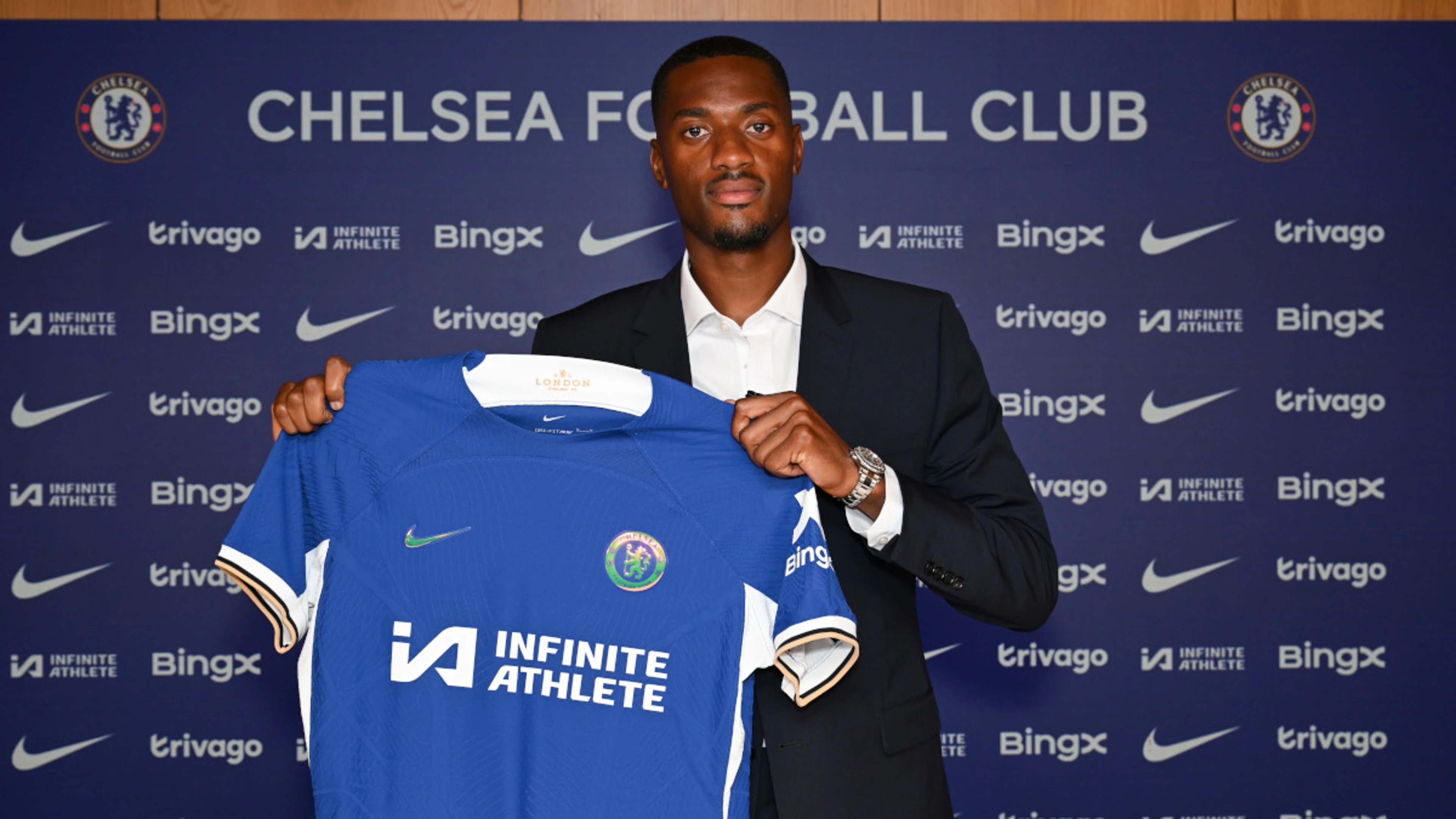 Chelsea sign defender Adarabioyo from Fulham