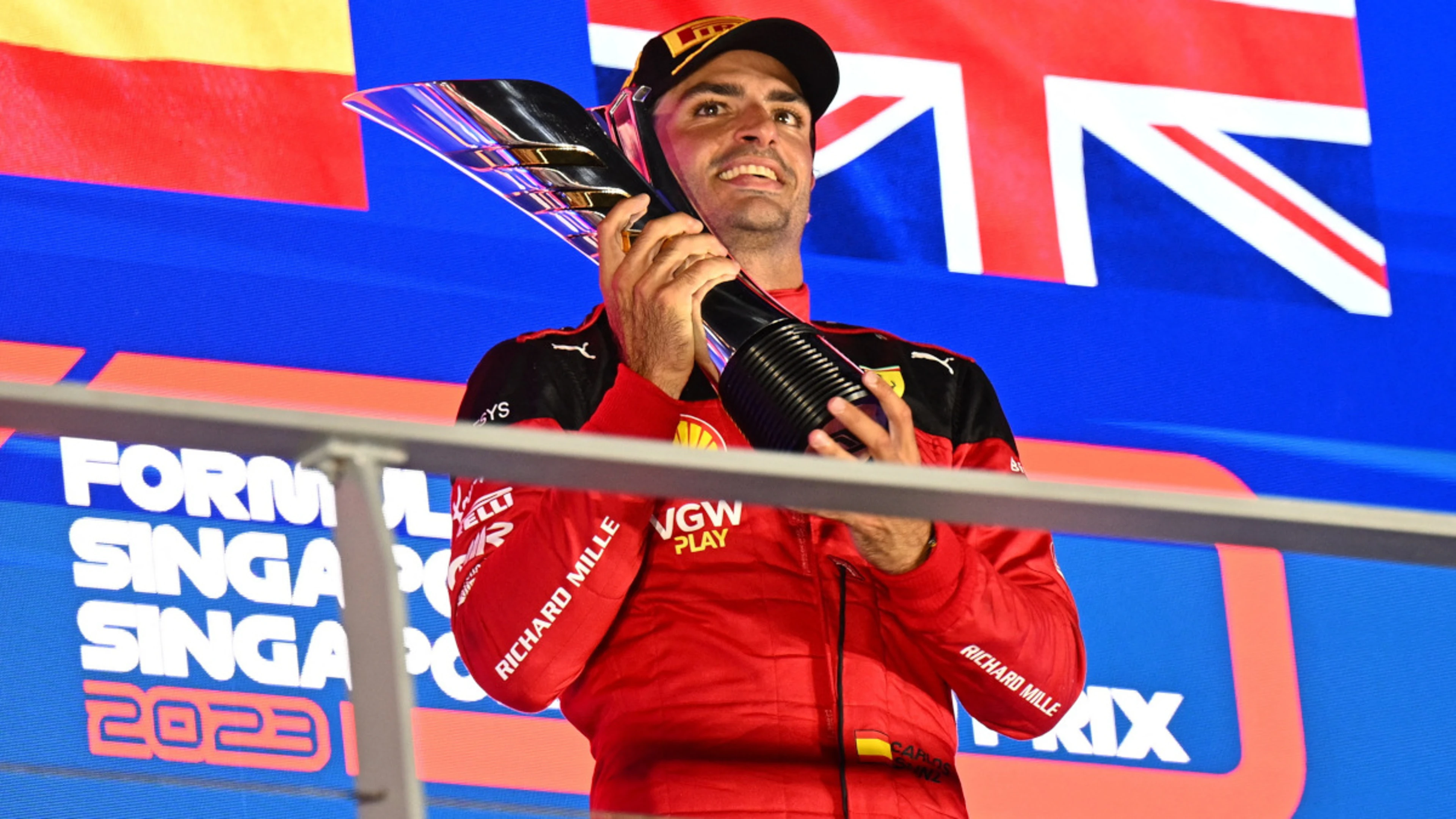 Sainz wins Singapore GP to end Verstappen's win streak