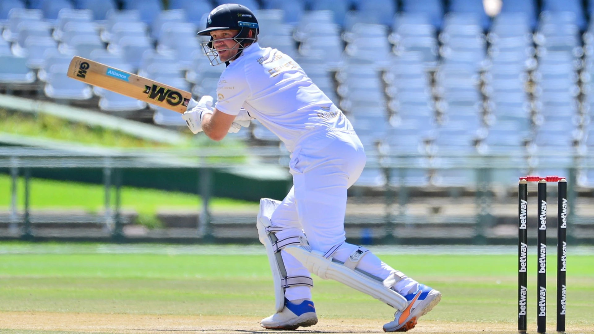 DAY 3: Dolphins make brisk reply, but weather wins out in Durban