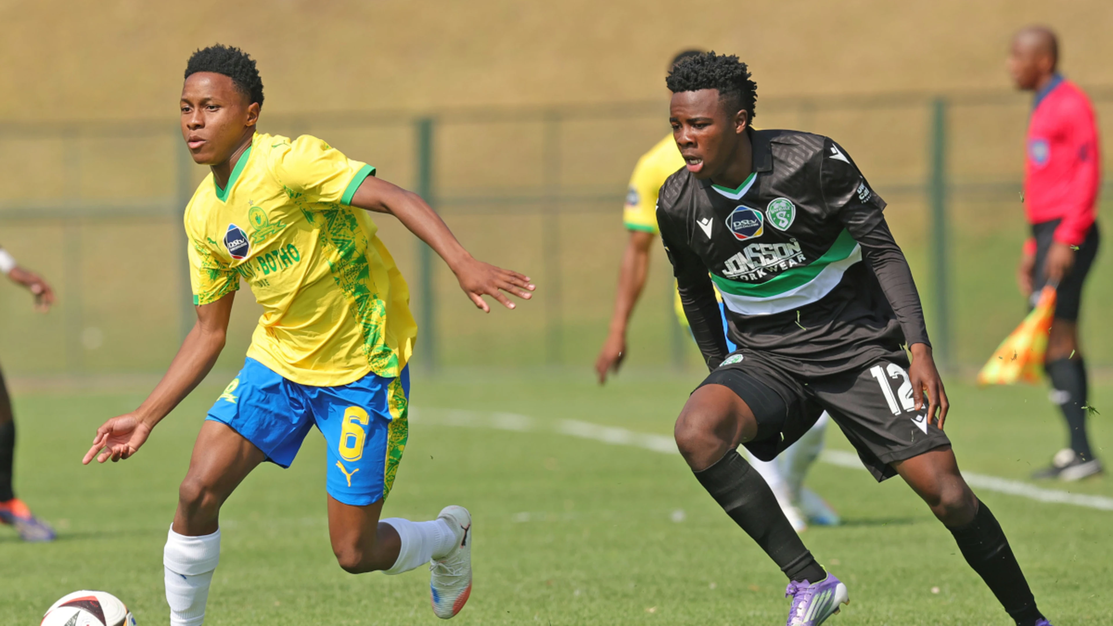 Chiefs start title defence with a win, Stellies make bold statement