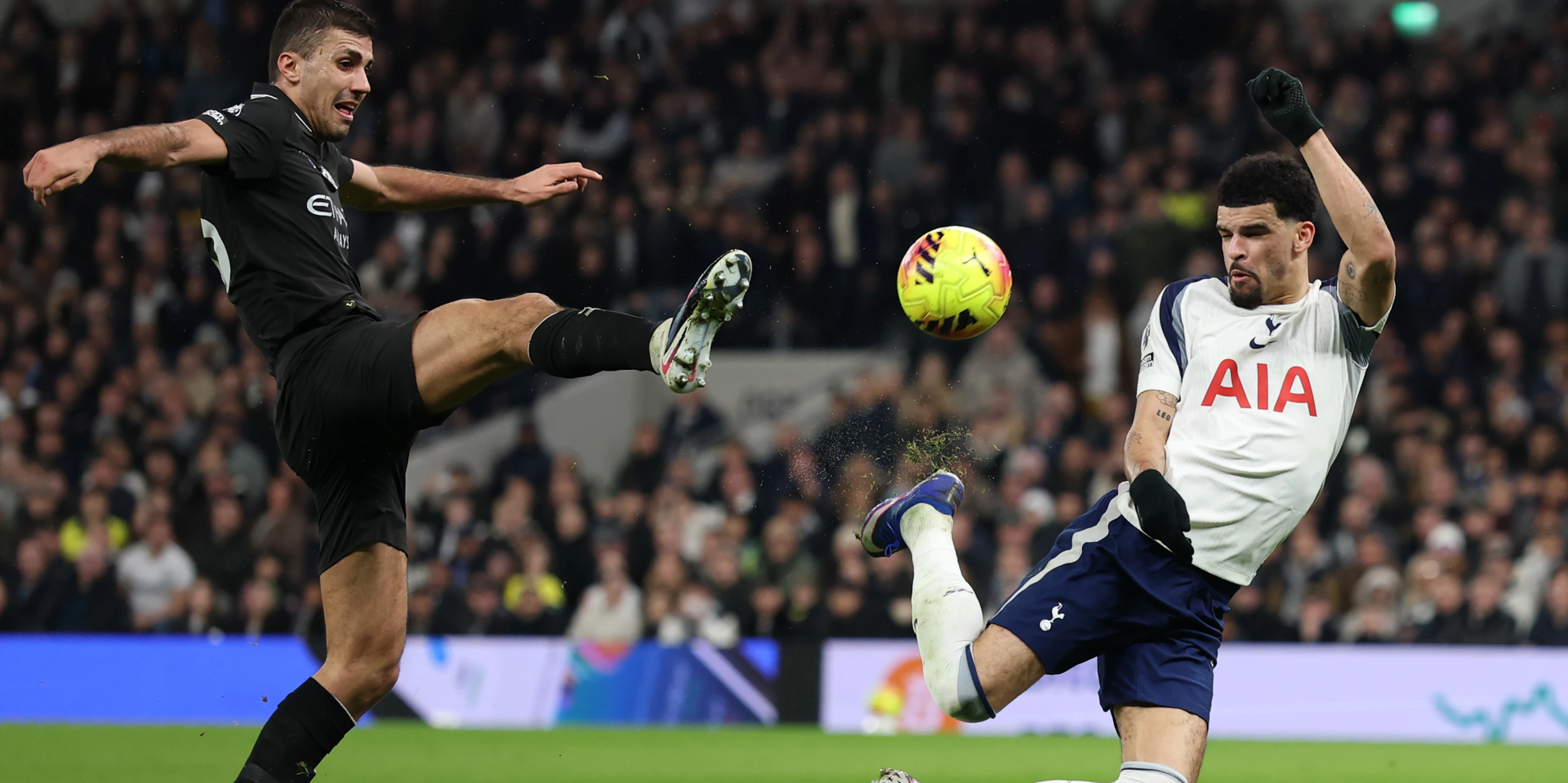 Solanke's scorpion kick denies Man City as Spurs hit back