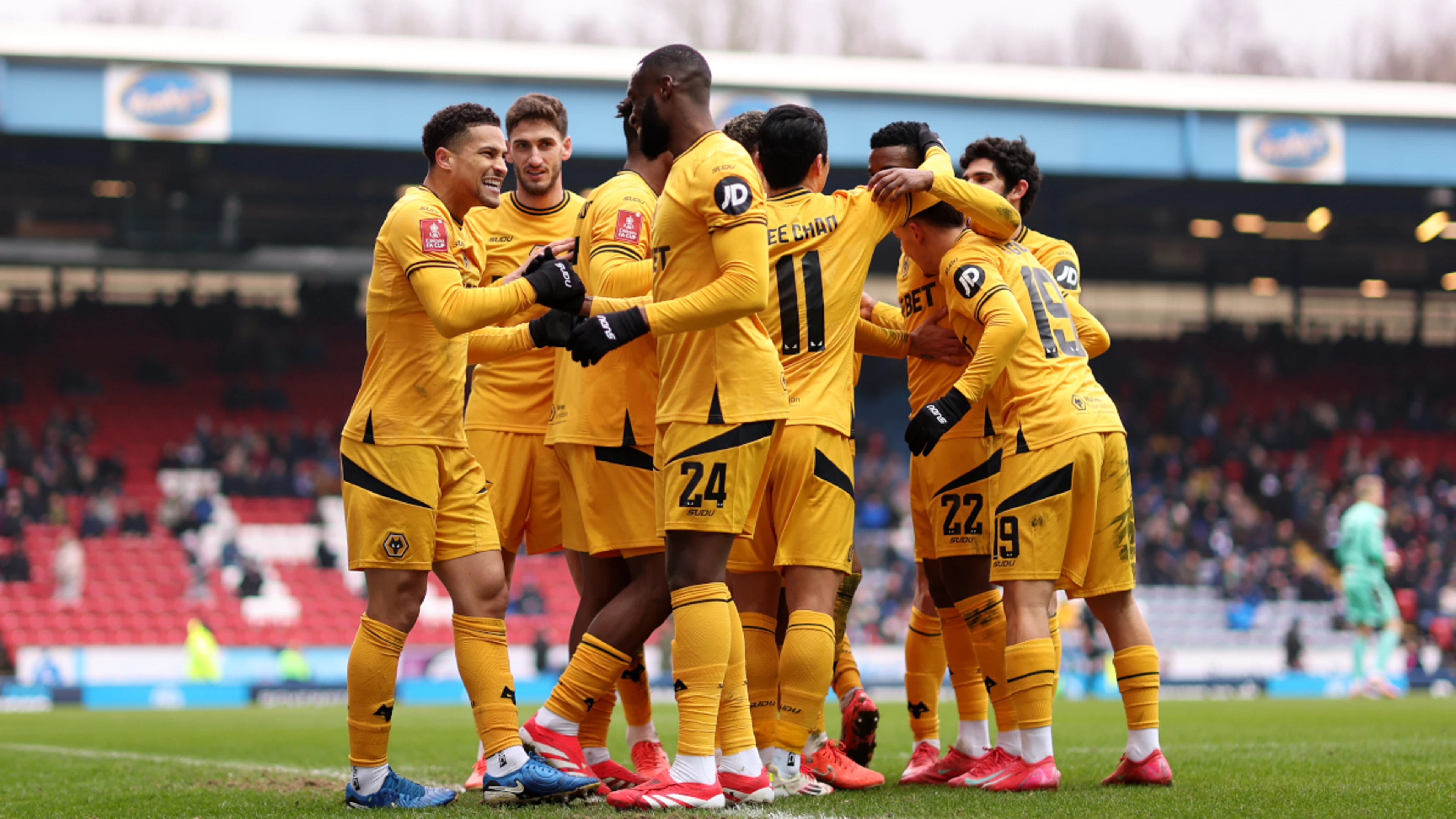 Wolves ease into FA Cup fifth round