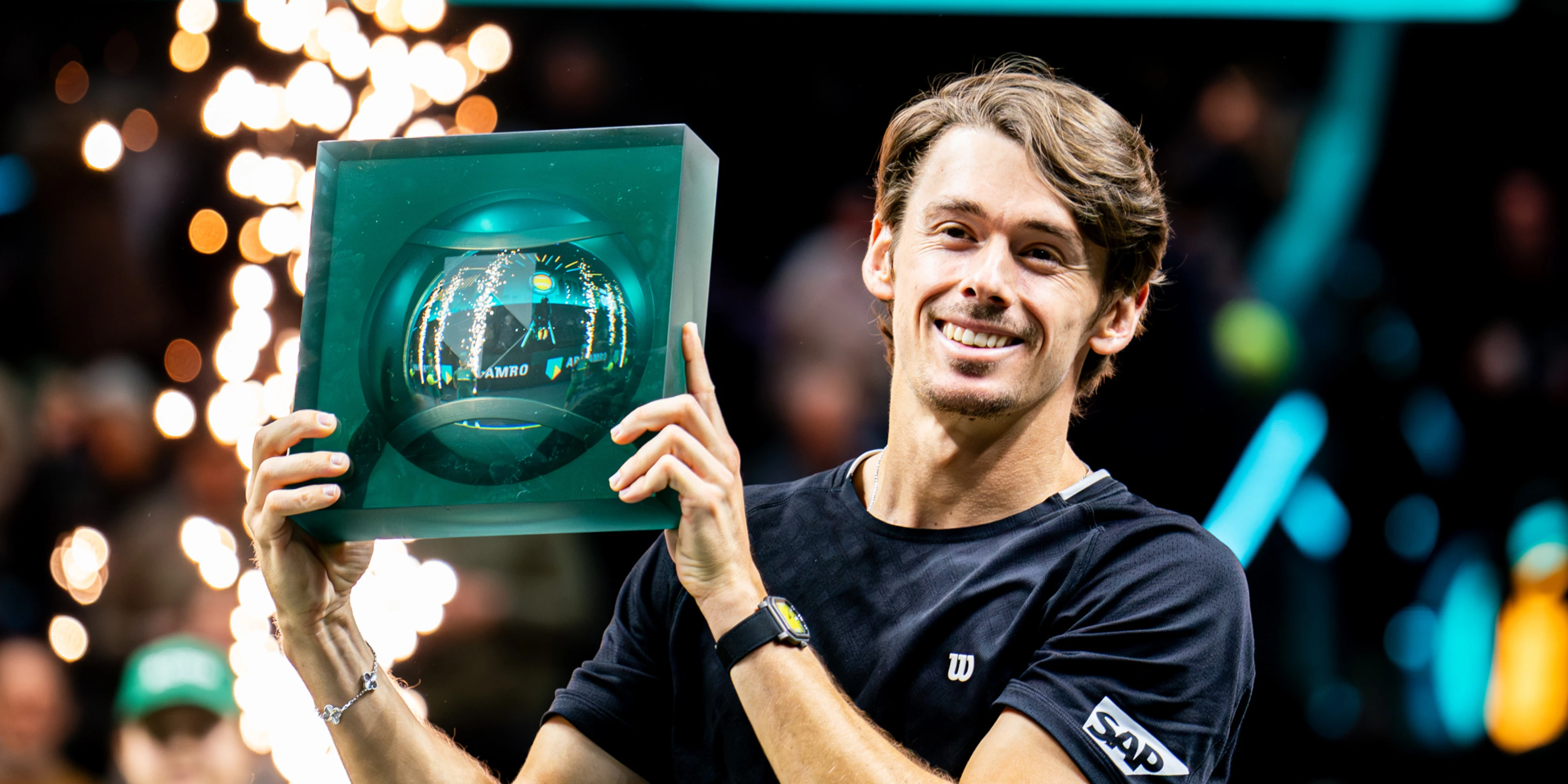 Third time lucky De Minaur dominates Auger-Aliassime to win Rotterdam Open