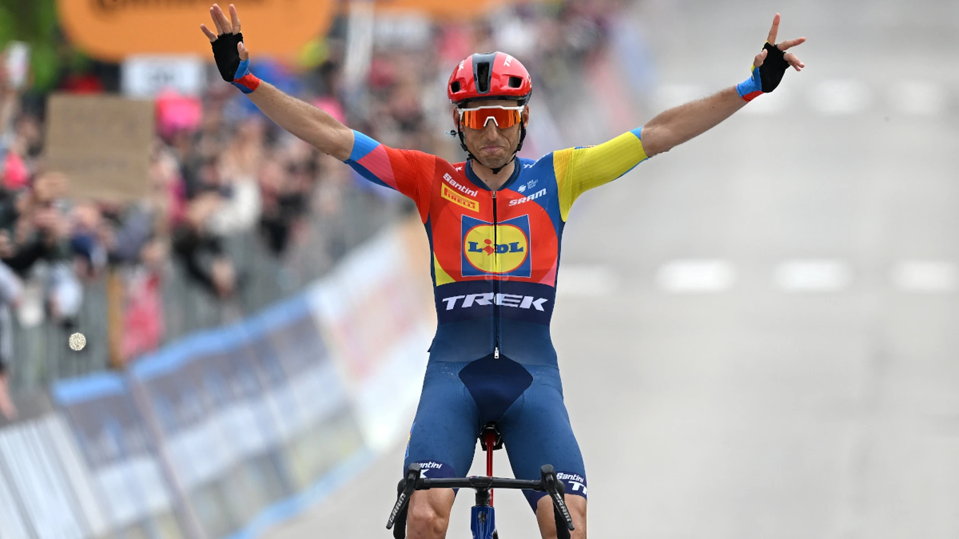 Verona solos to Giro stage 15 win, Del Toro retains lead