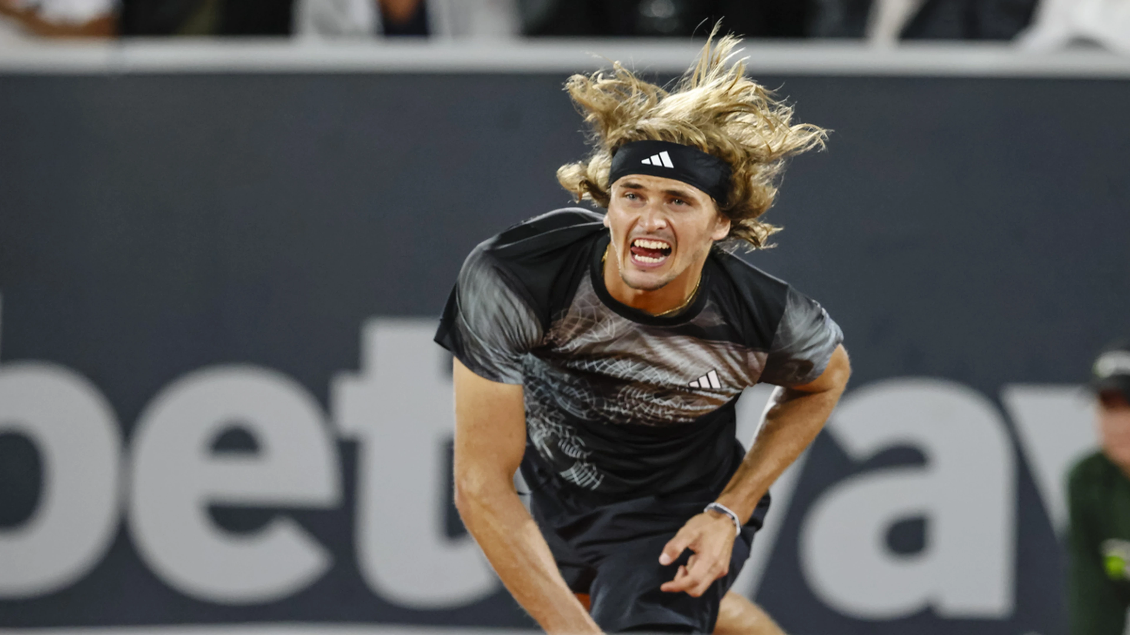 Zverev crushes Fils in Hamburg to set up final with Djere