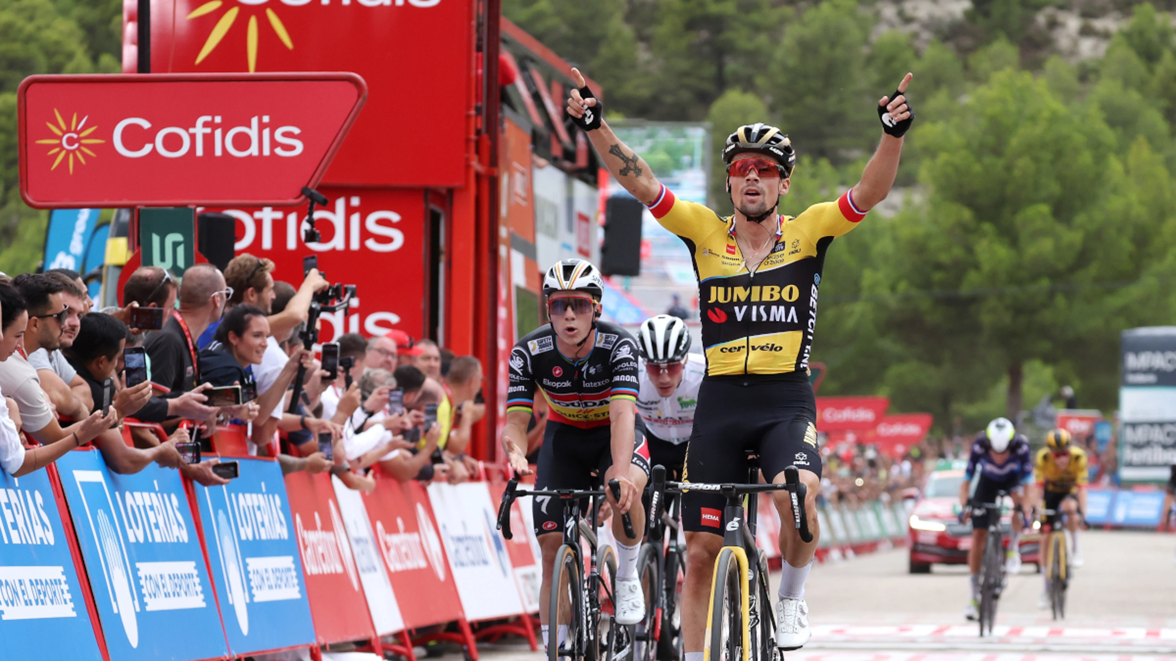 Roglic powers to brilliant win, Kuss takes overall Vuelta lead