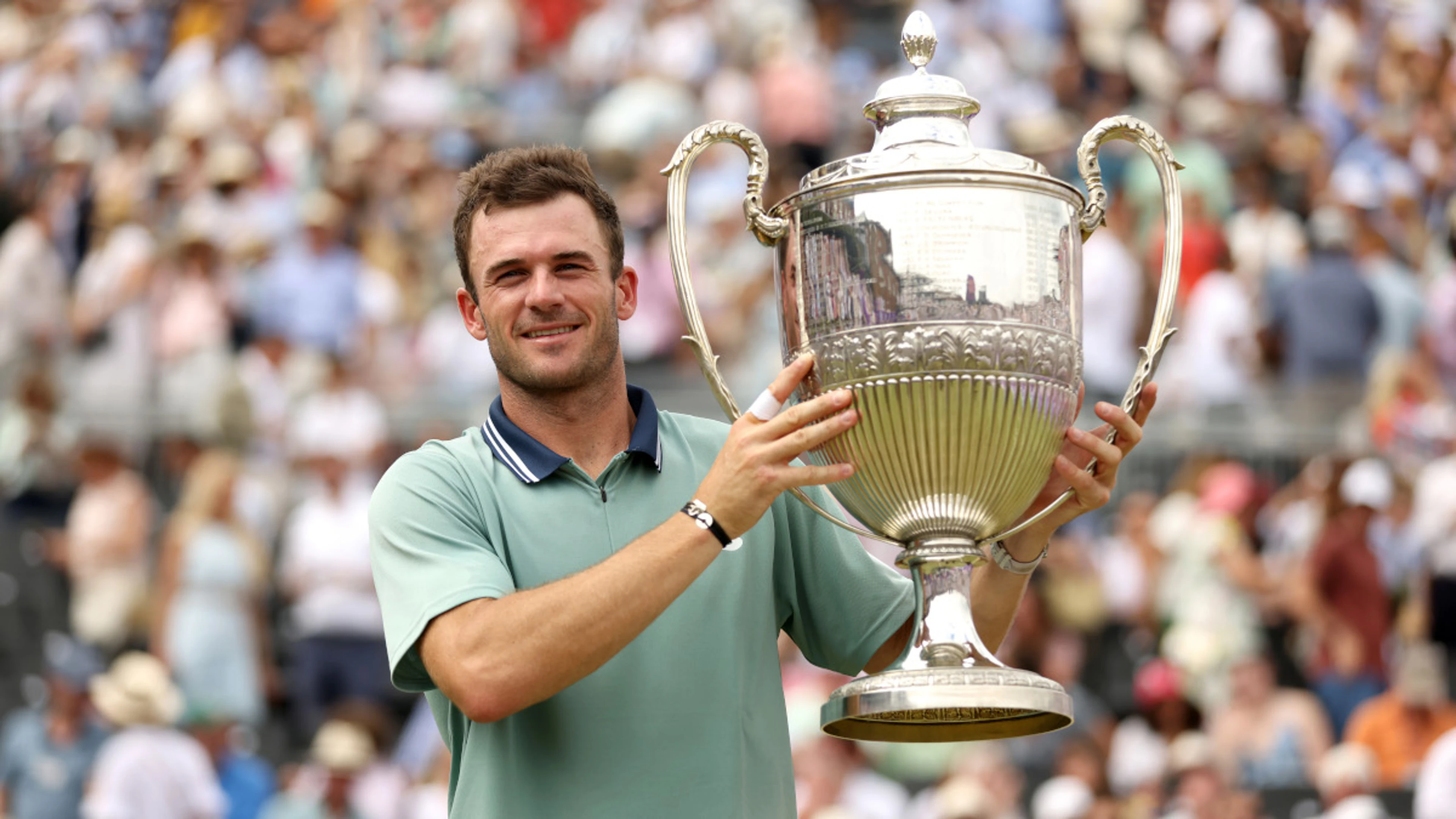 Paul wins Queen's Club tennis final