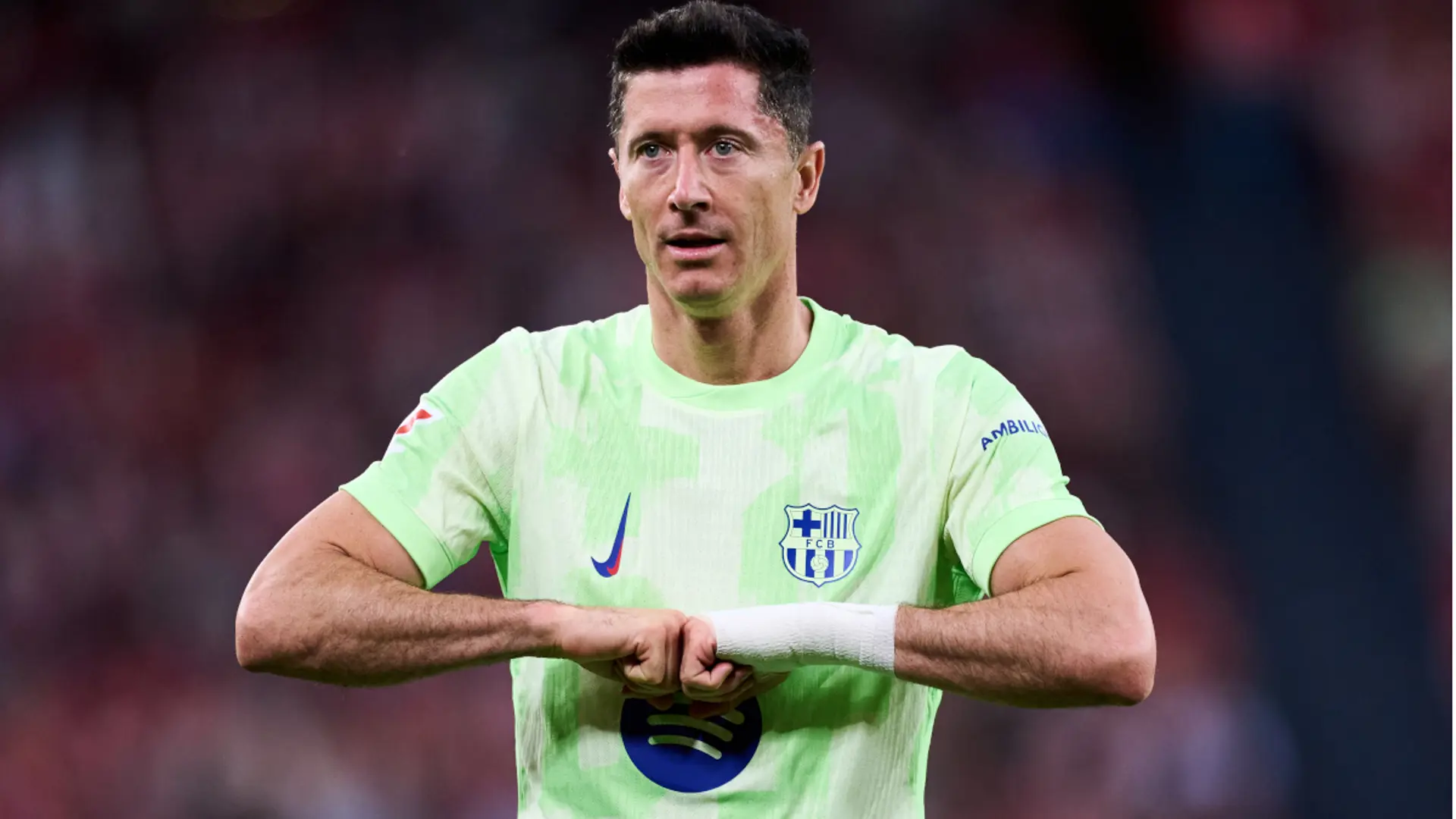 Lewandowski a doubt for Barca's season opener after thigh issue