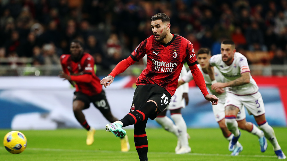 Mazzarri wins on Napoli return, Milan squeeze past Fiorentina