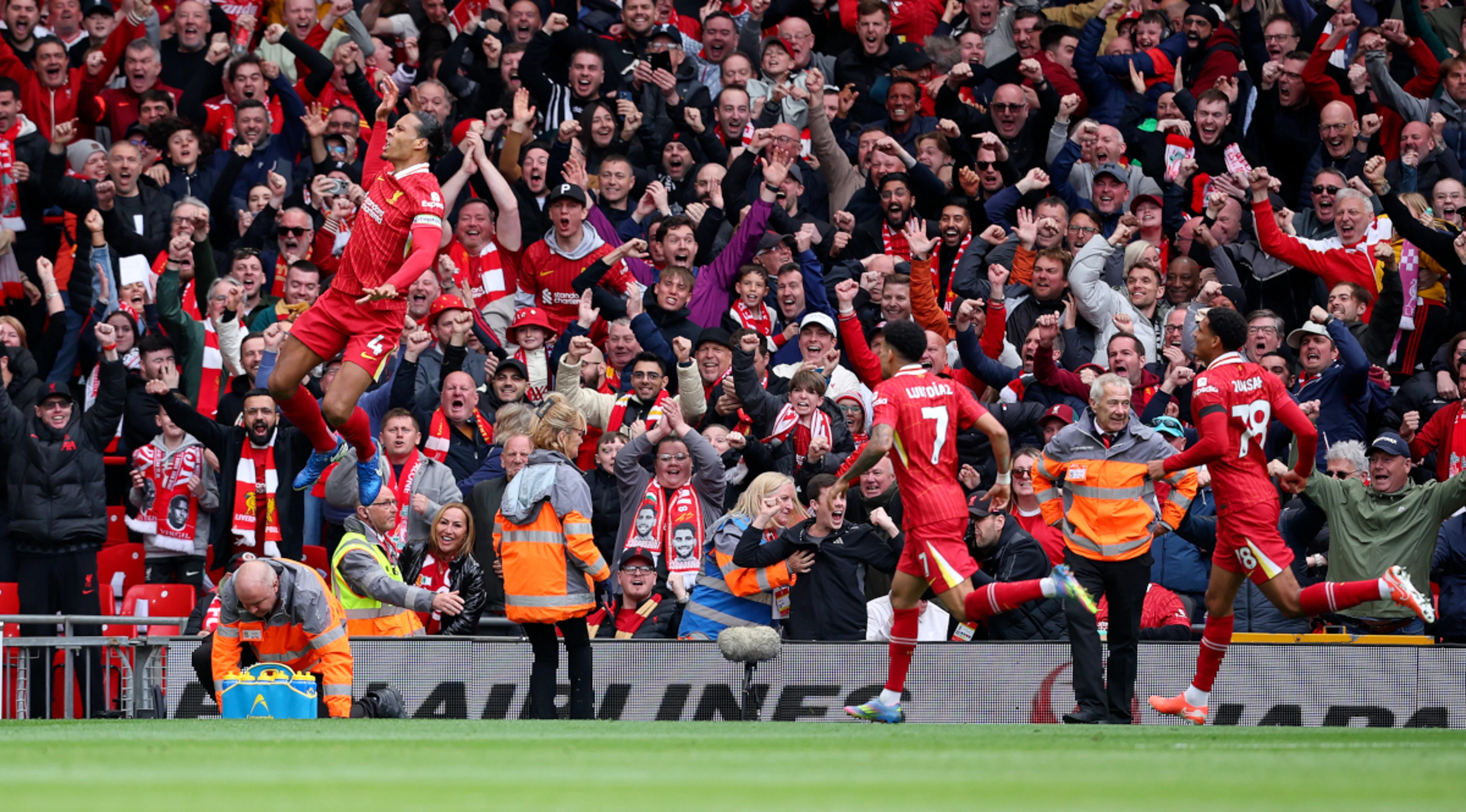 Liverpool leave it late to beat West Ham as Salah breaks Premier League record