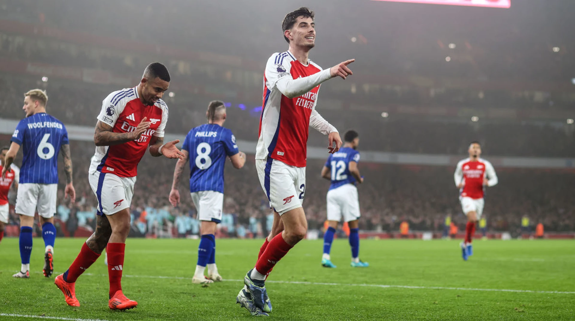 Arsenal go second with win over struggling Ipswich