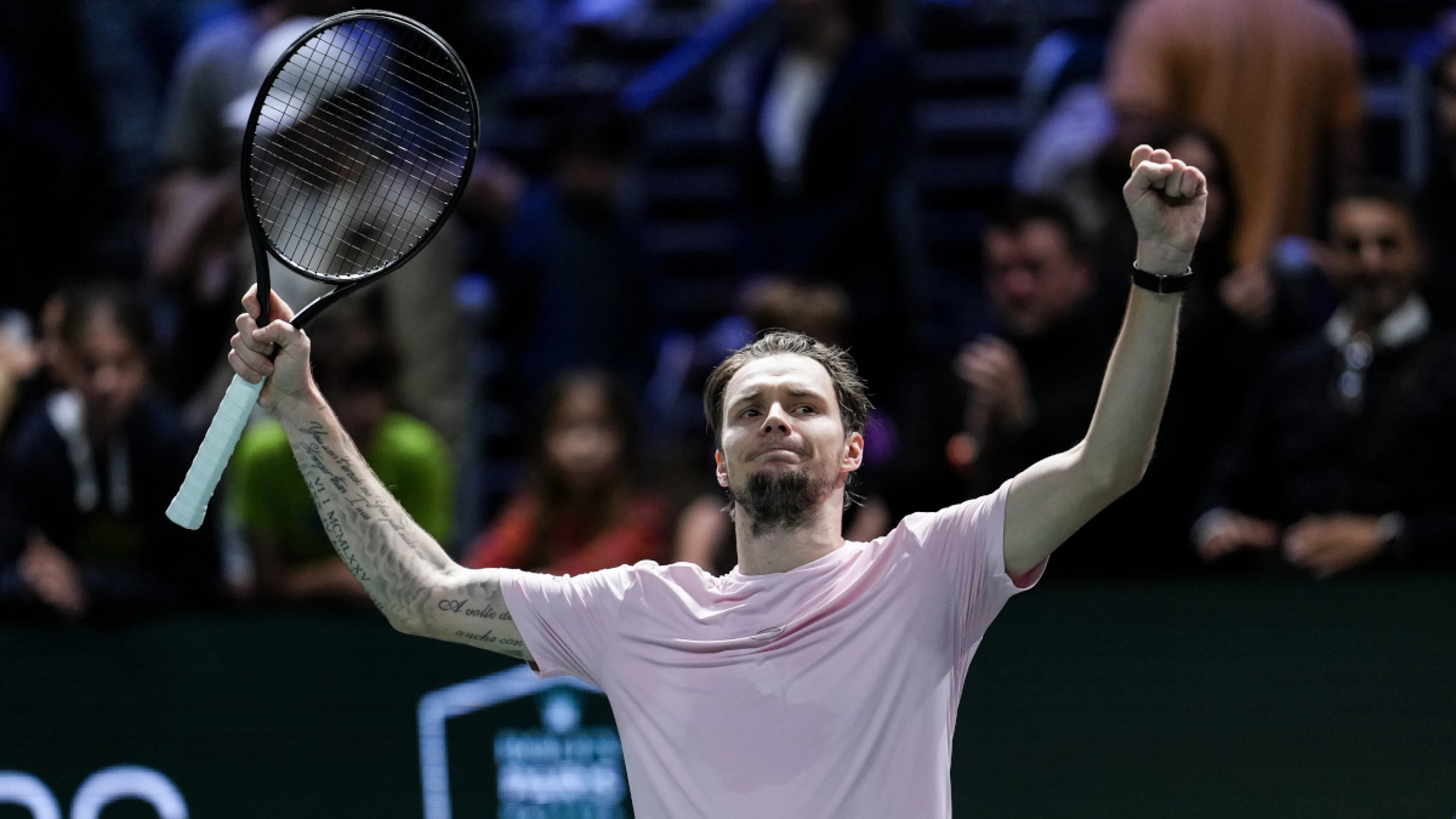 Sinner dominates injury-hit Auger-Aliassime in ATP Finals opener