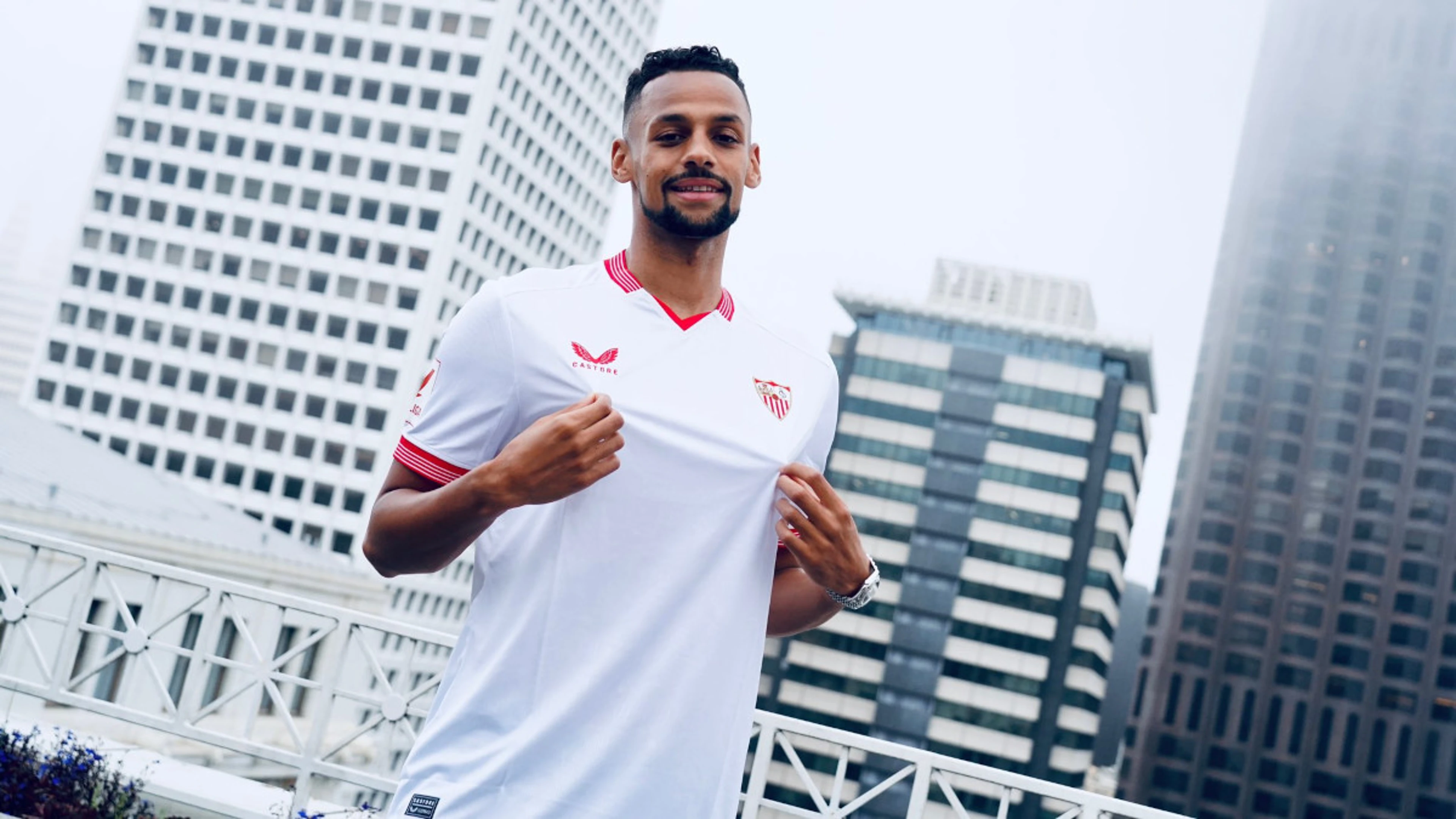 Sevilla sign Swiss midfielder Sow from Eintracht