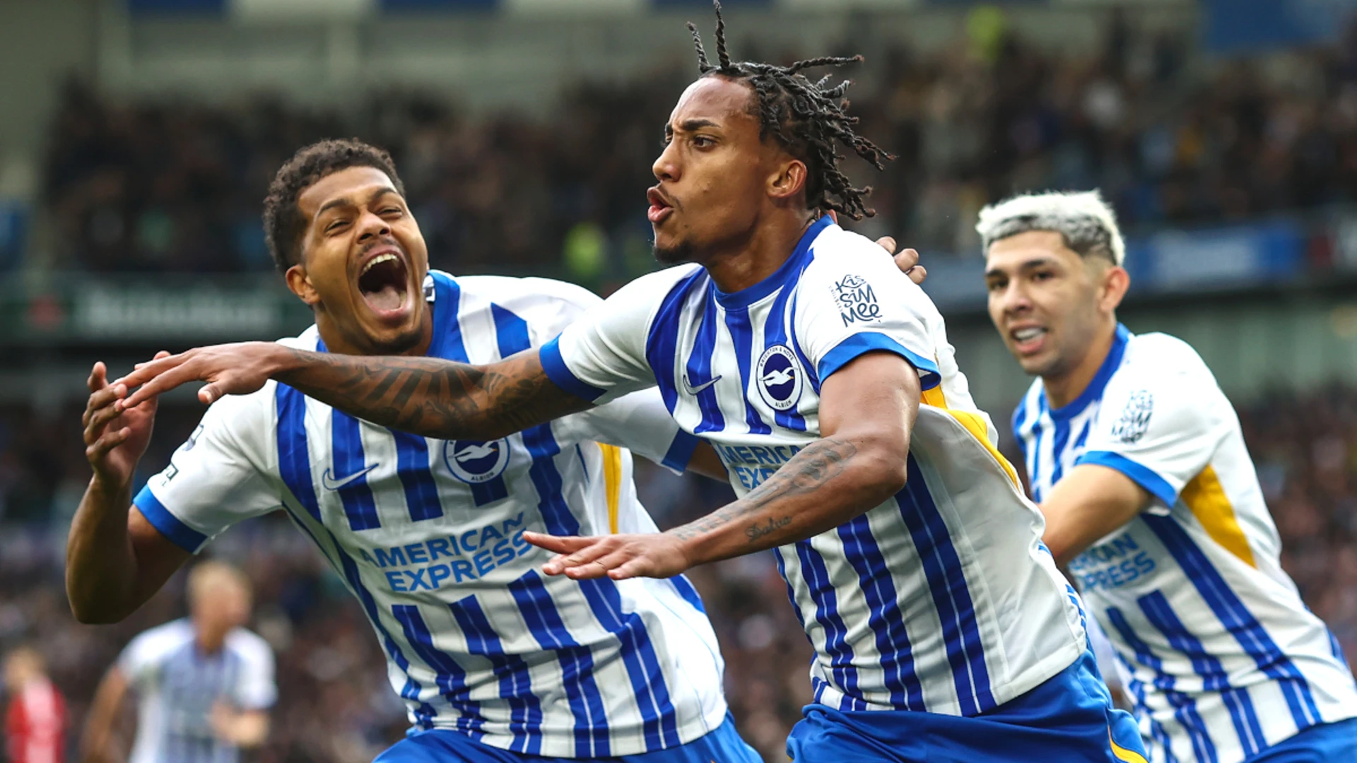 Brighton strike late to inflict damaging defeat on Ten Hag's Man Utd