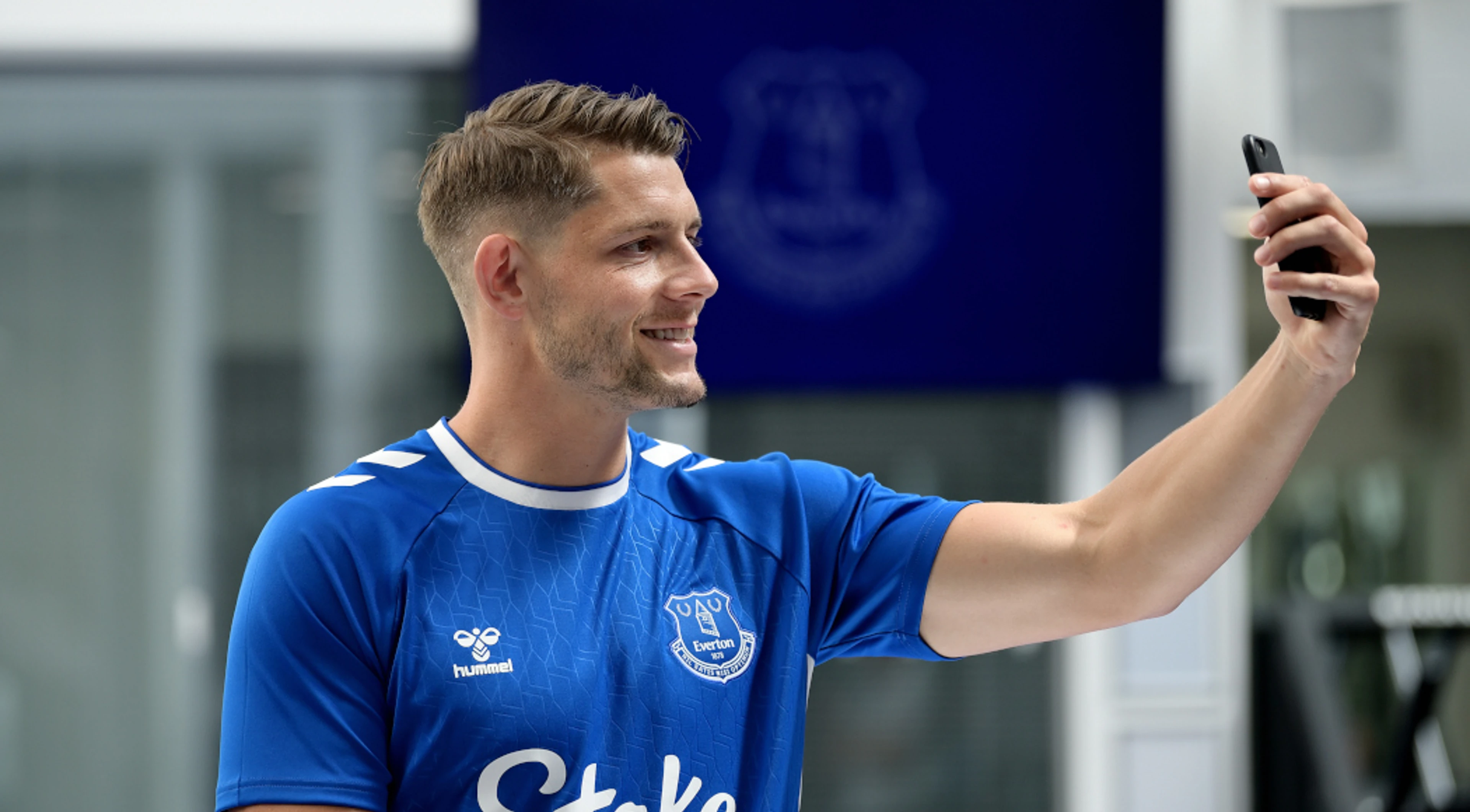 Everton sign defender Tarkowski on free transfer from Burnley