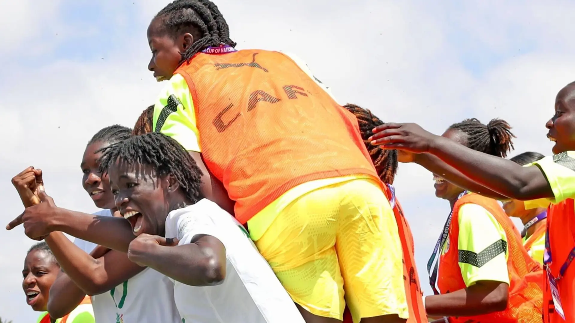 Senegal show their spurs in impressive opener