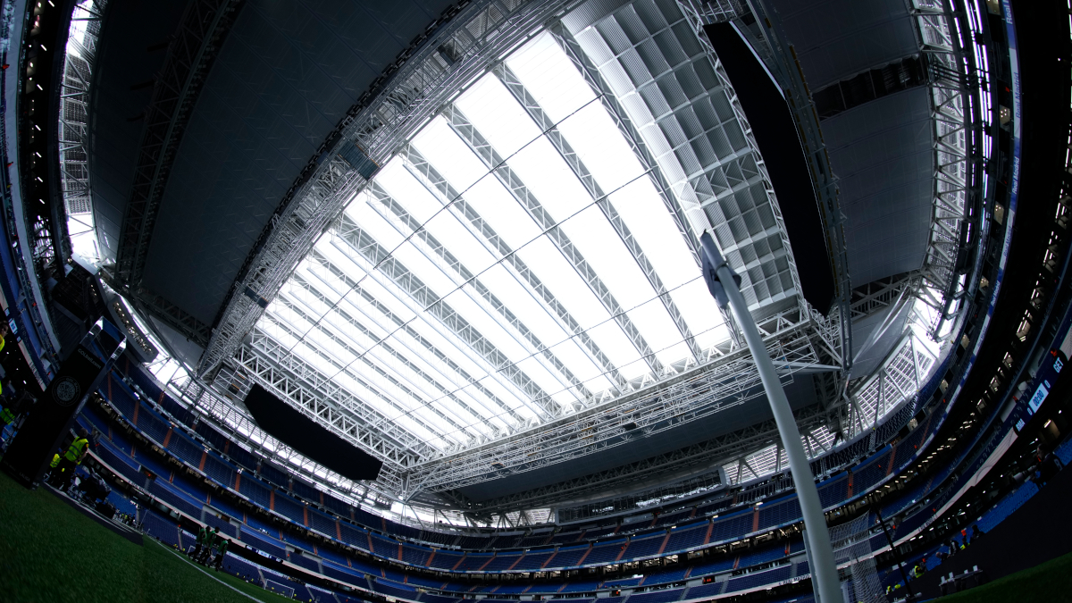 Spectacular atmosphere as Real Madrid close new Bernabeu roof for