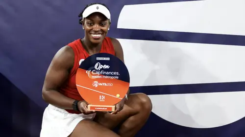Stephens outlasts Linette on clay in Rouen