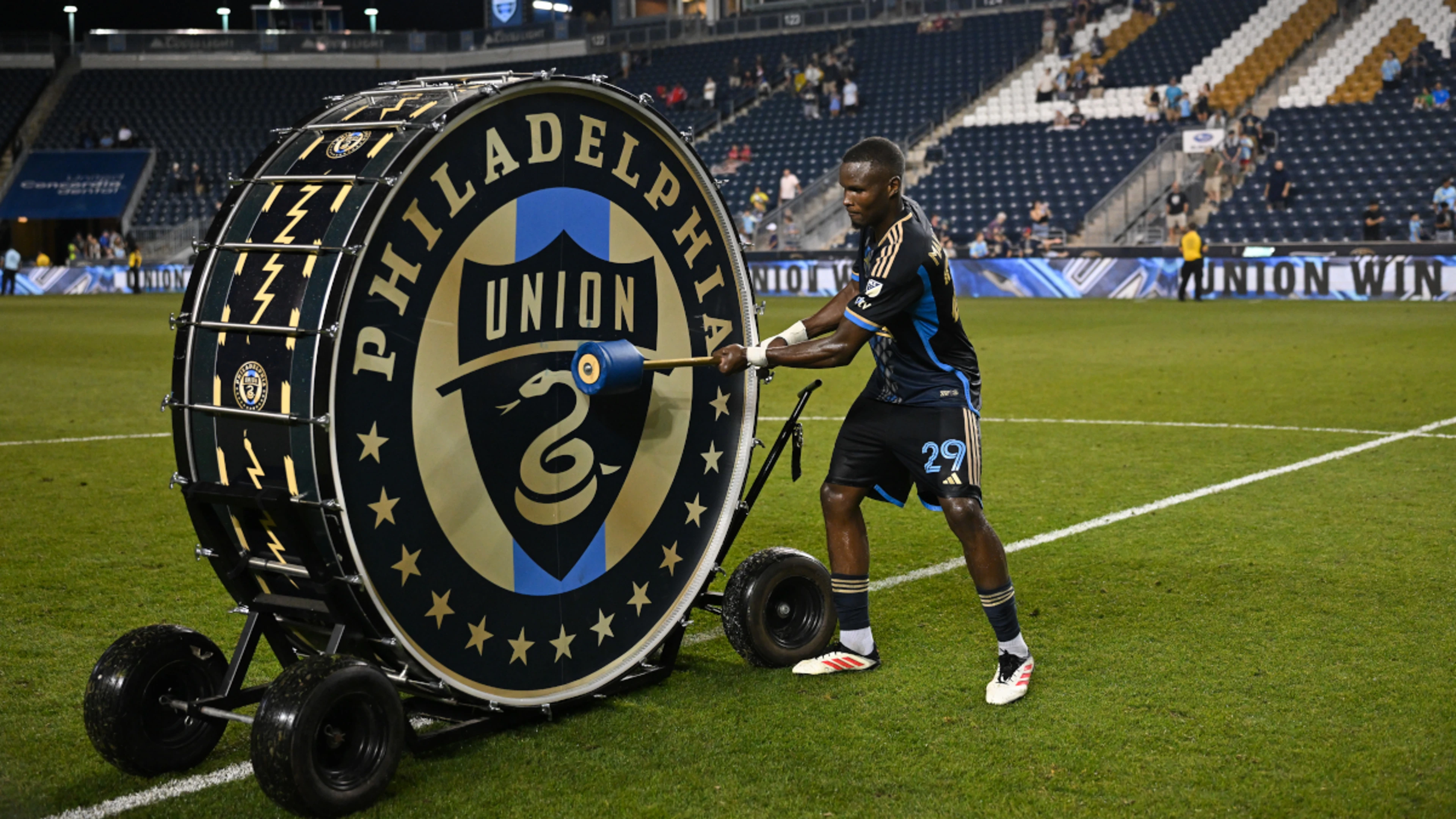 Makhanya signs contract extension in MLS