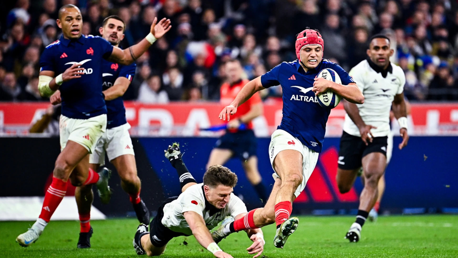 France beat New Zealand in thriller to end All Blacks winning streak