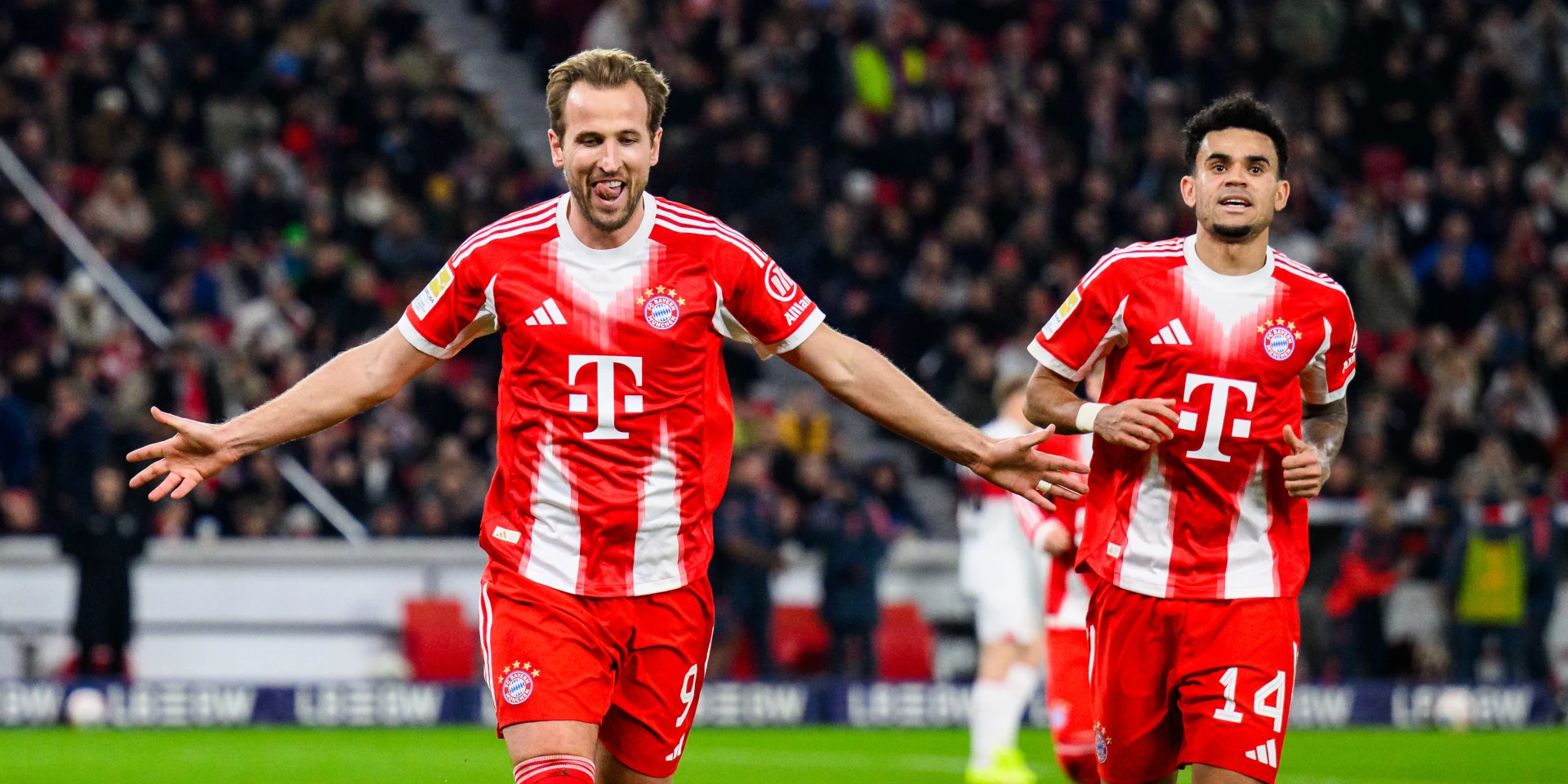 Bundesliga chasers turn focus to top four as Bayern streak away