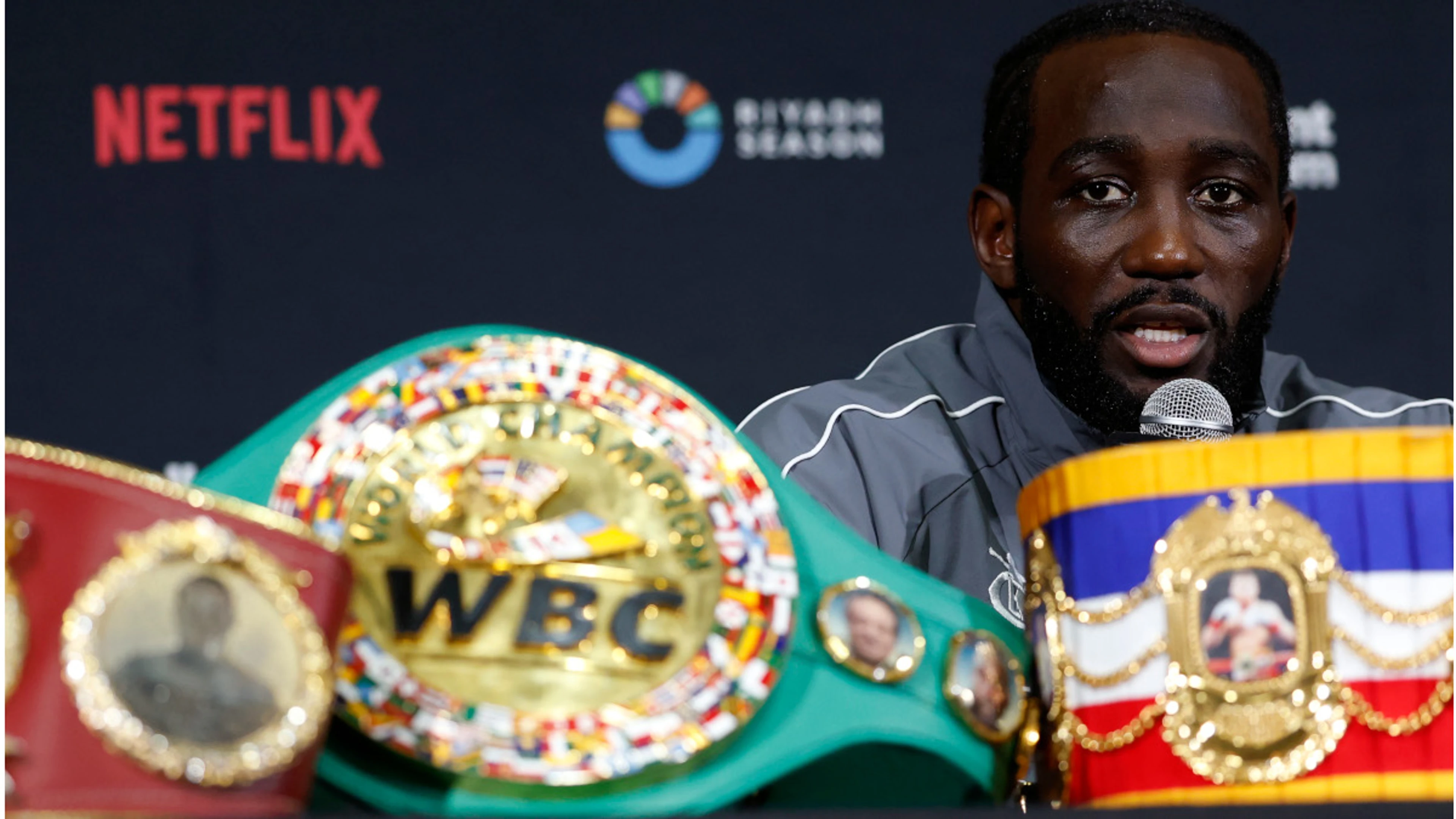 Crawford conquers Alvarez to become undisputed super middleweight champ