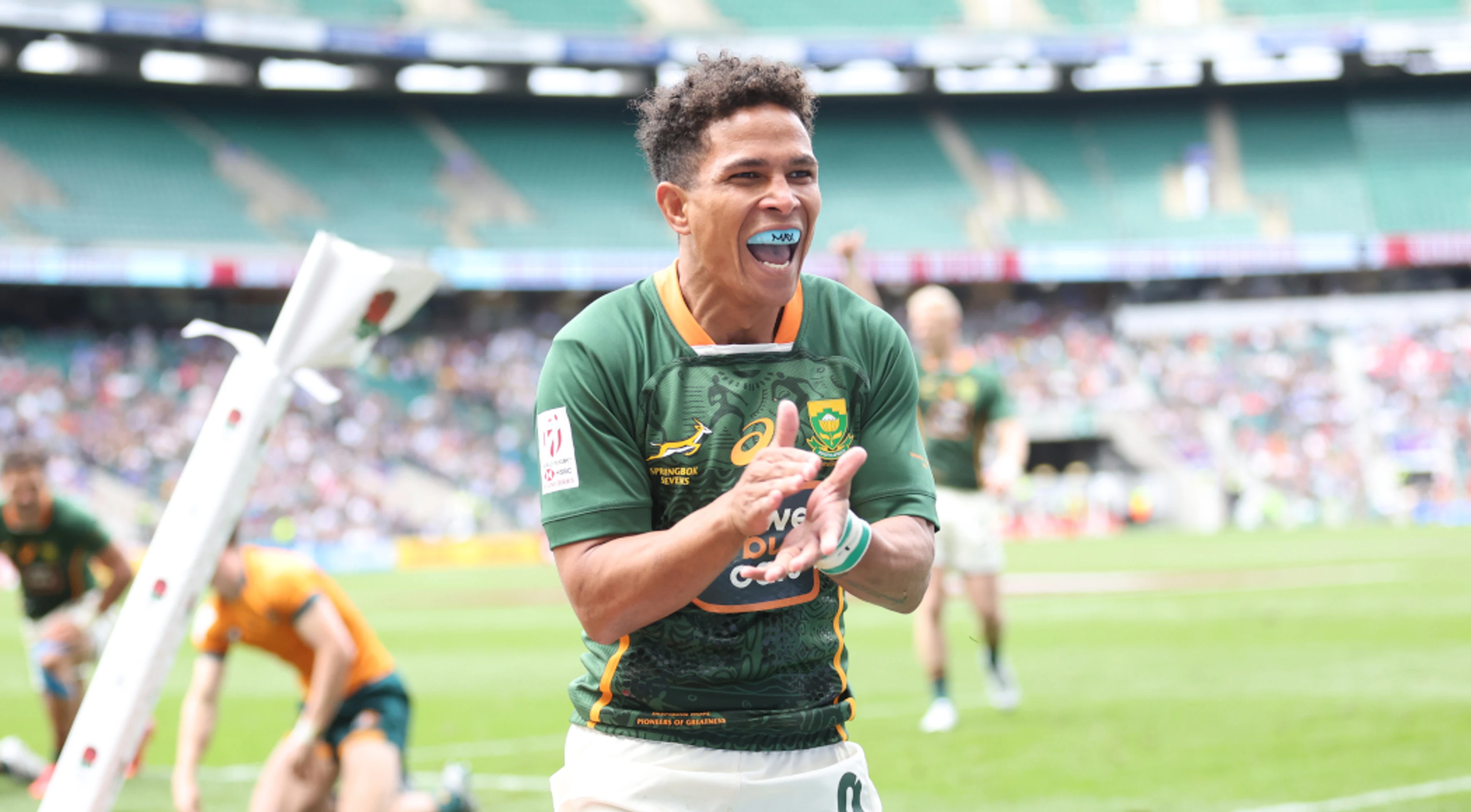 Brown wants to glitter in green and gold