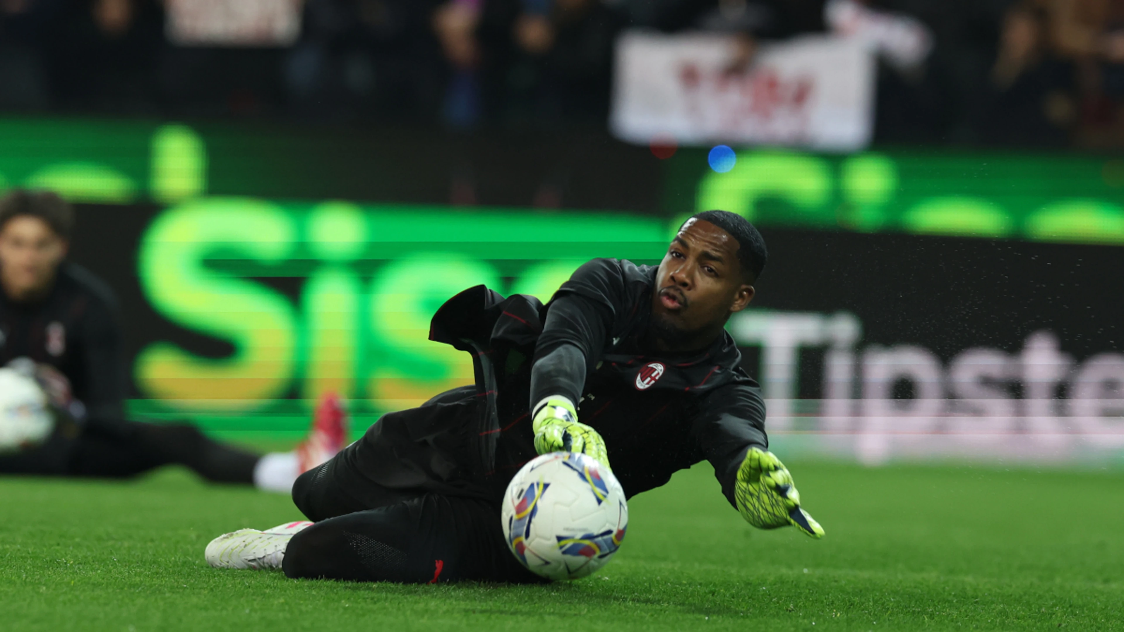 Milan’s Maignan to resume training after injury scare