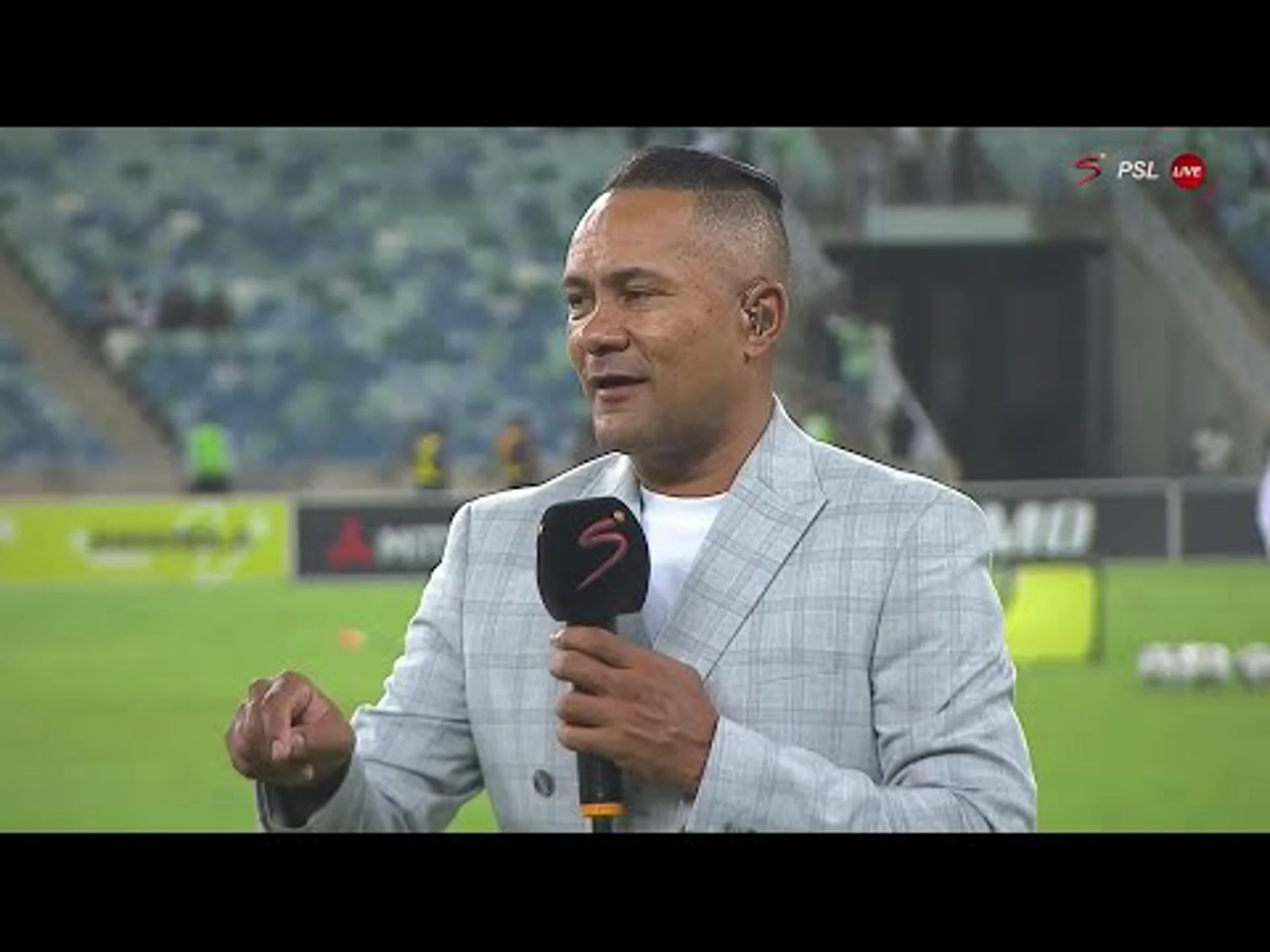 Is Rele Mofokeng Better on the Wing or as a No.10?