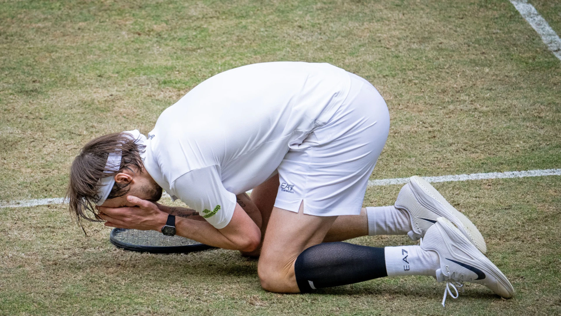 Bublik produces masterclass to beat Medvedev in Halle final