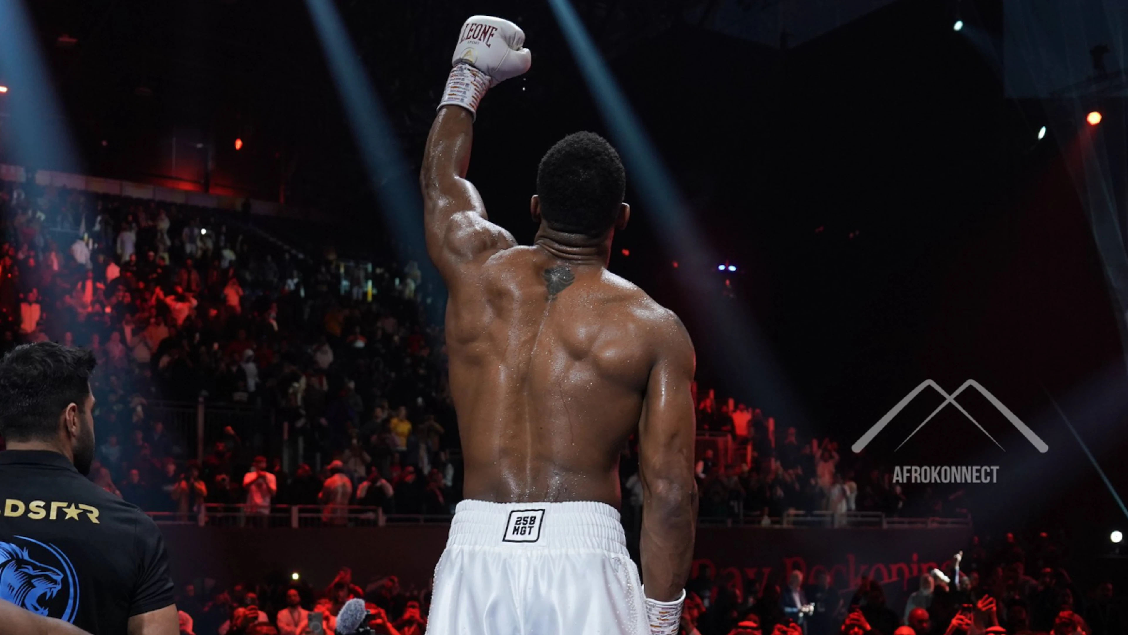 Anthony Joshua wins in five