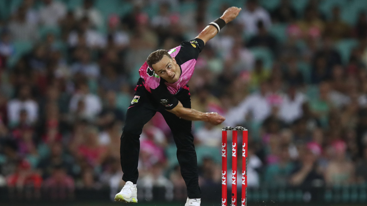 Curran handed four-match Big Bash ban for intimidating umpire