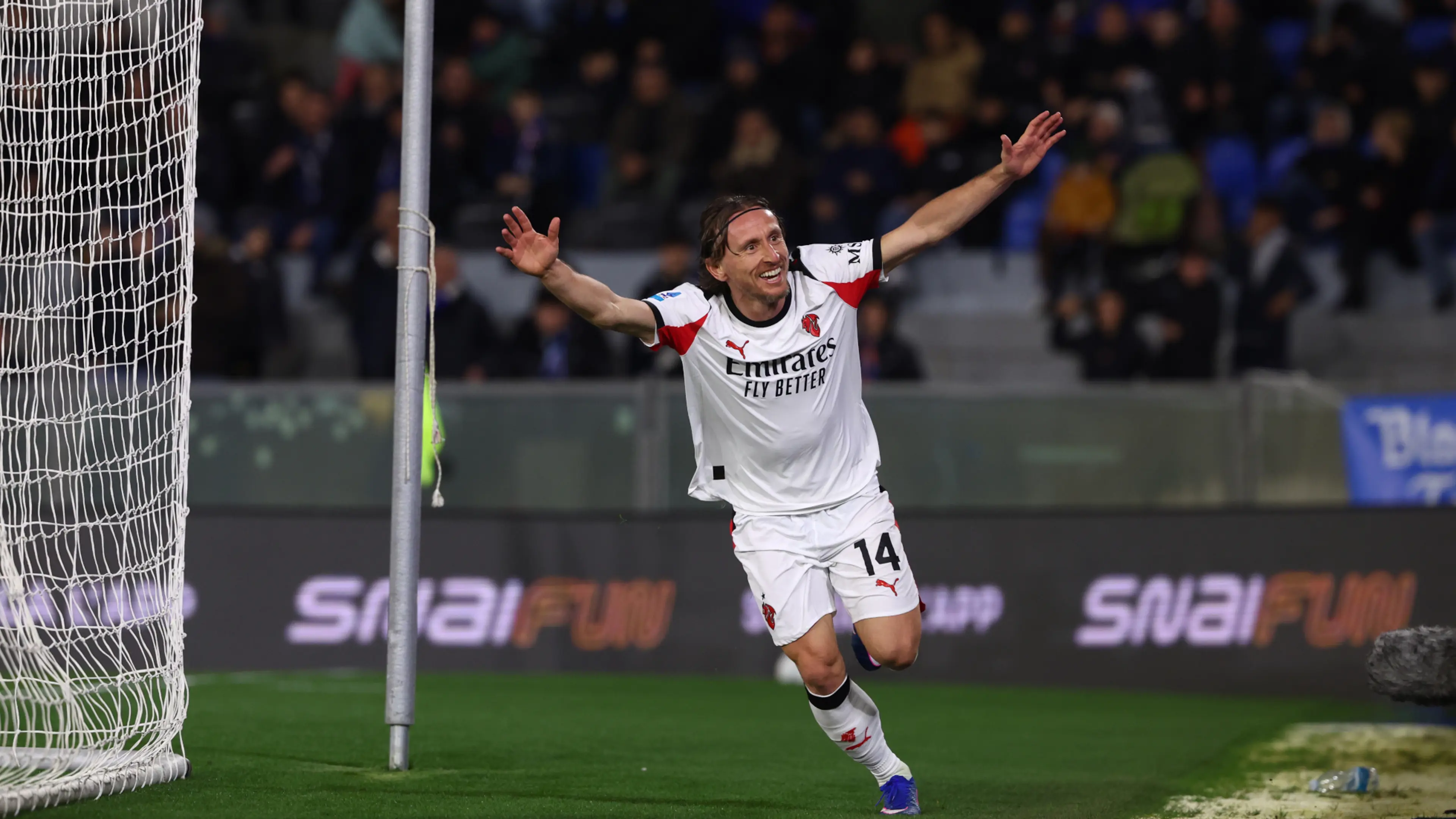 Modric nets late winner as Milan survive scare at Pisa