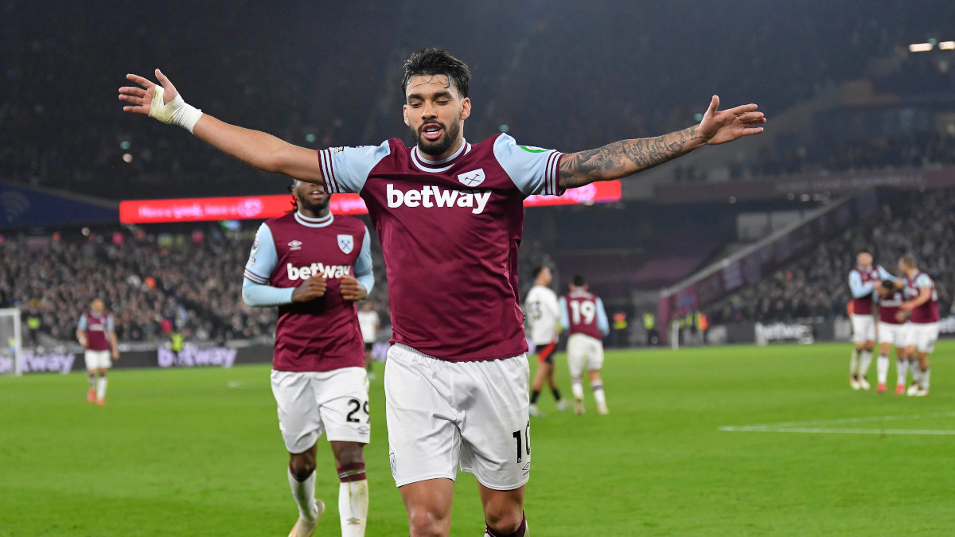 West Ham edge Fulham in manager Potter's first league game in charge