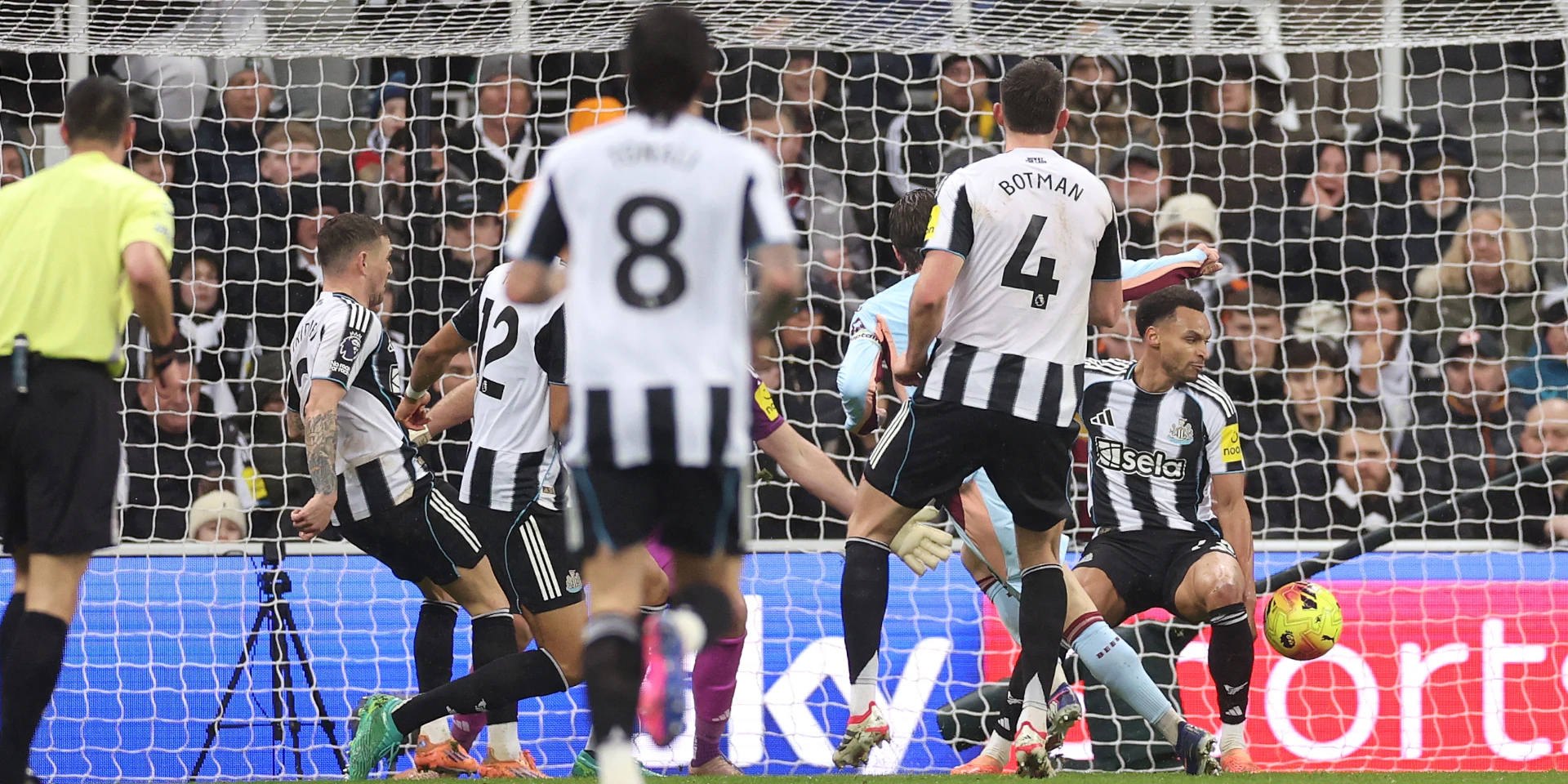 Gyokeres lifts Arsenal nine clear as Man Utd pile pressure on Frank