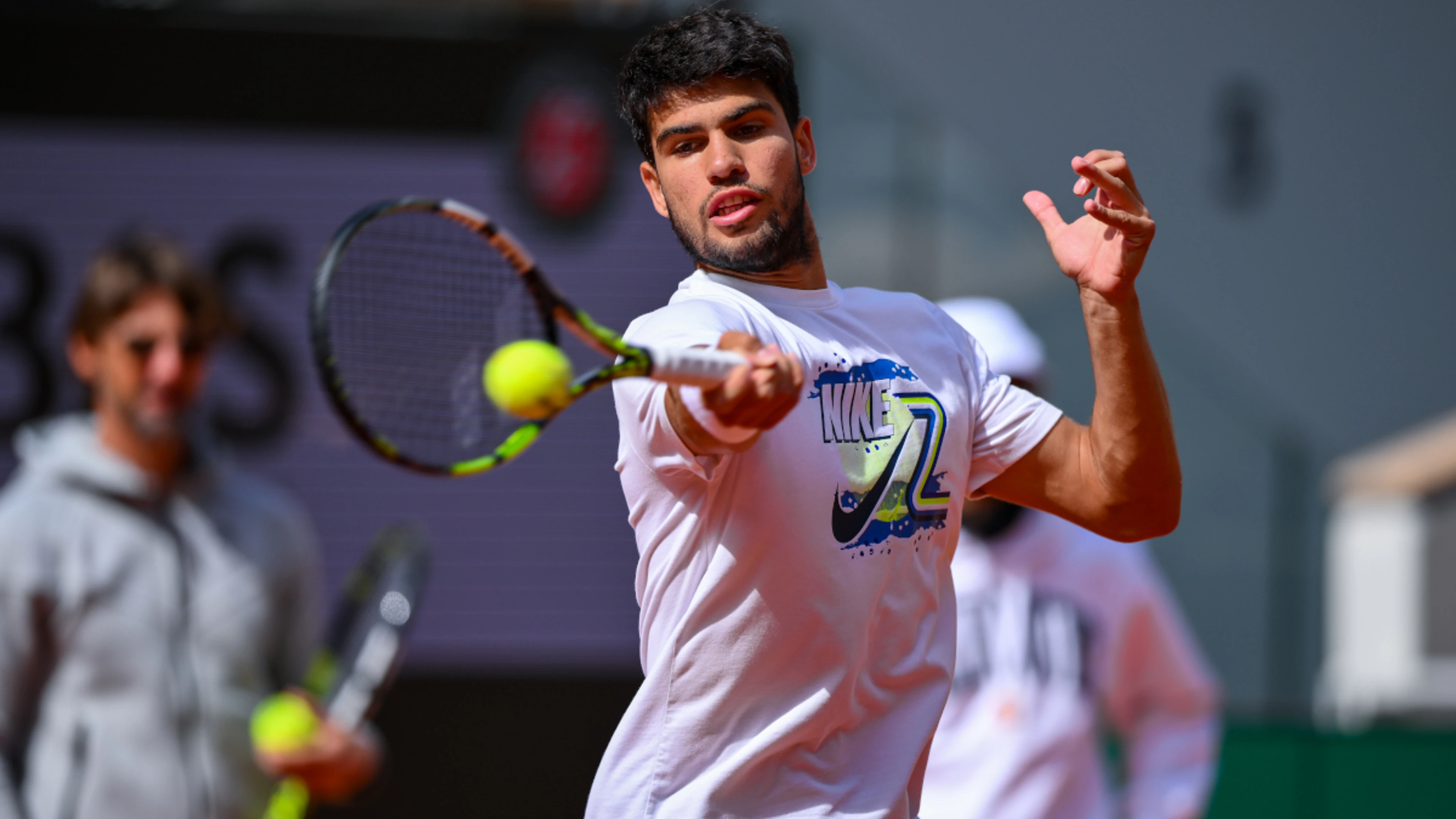 Alcaraz plays Nishikori in Roland Garros opener as Swiatek gets tough draw