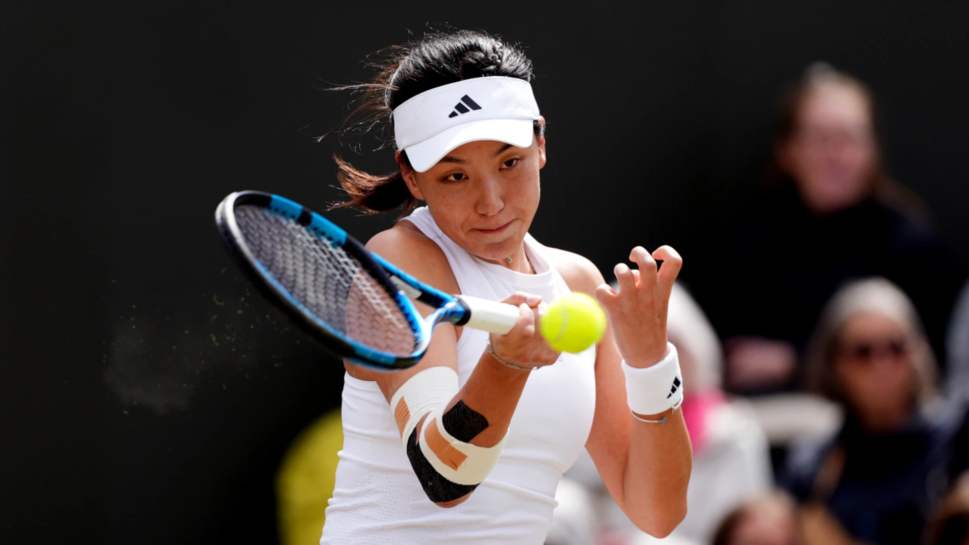 Wang defeats tearful Dart in Wimbledon third round