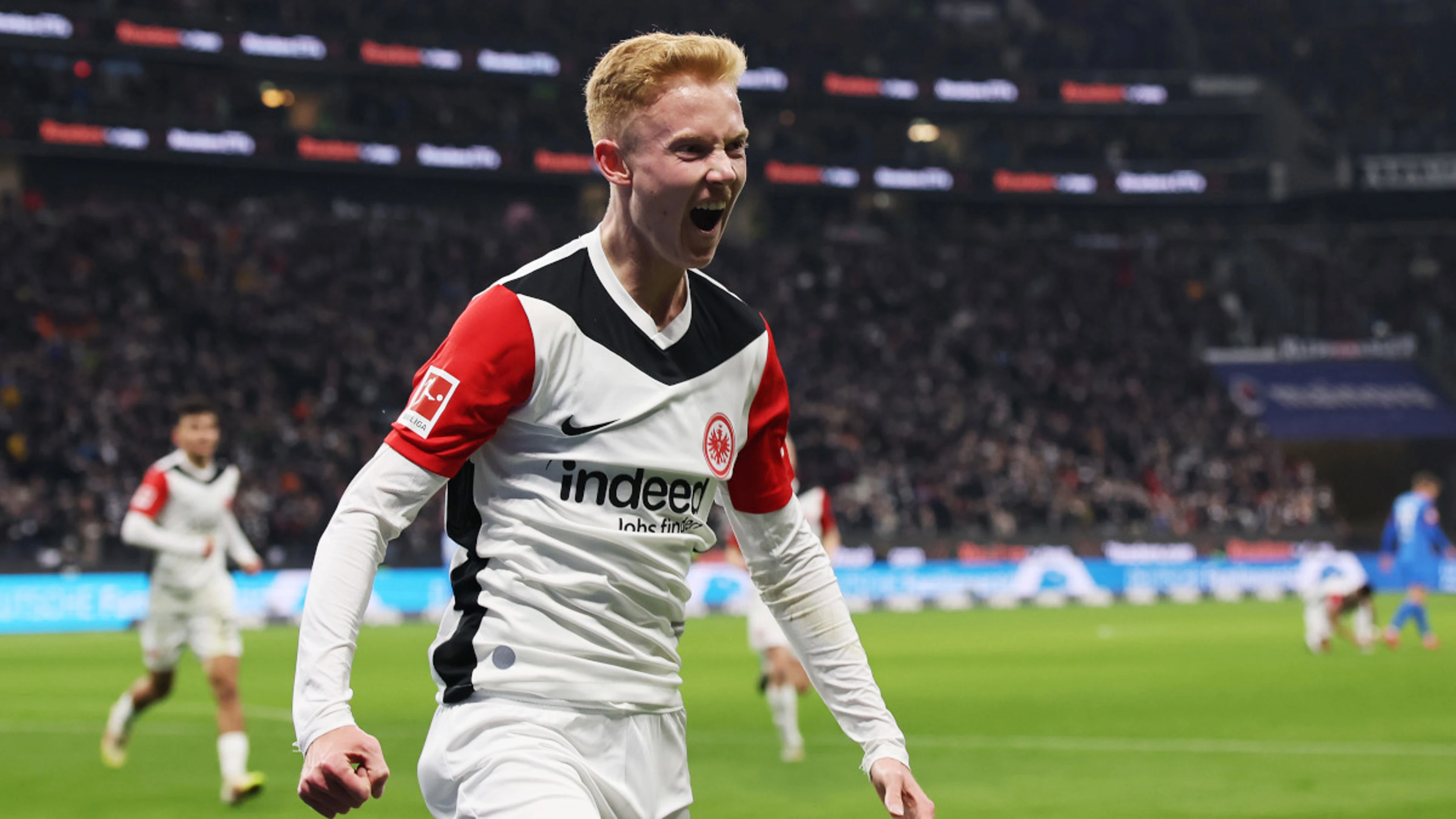 Frankfurt cruise past Kiel to tighten grip on third in Bundesliga