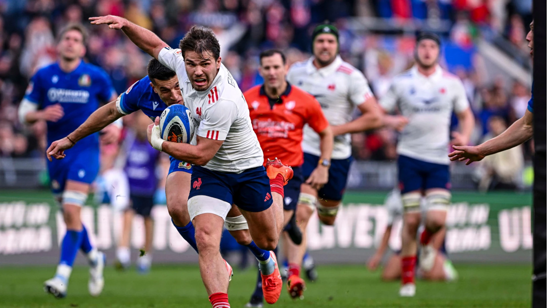 France turn in imperious performance as they rout Italy in Six Nations