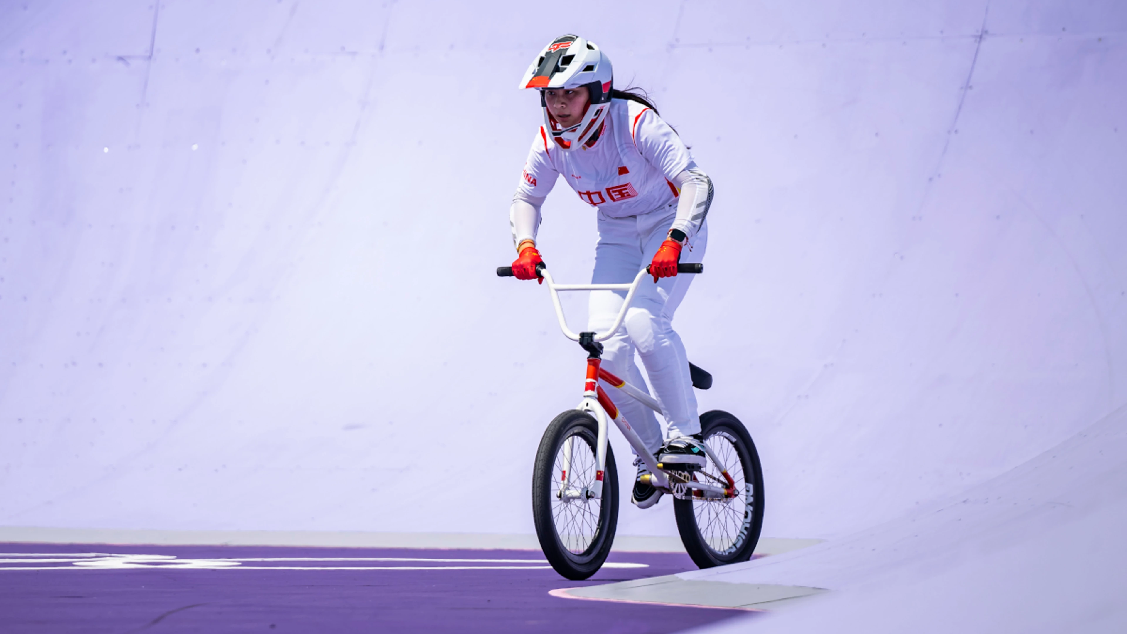 China's Deng takes gold in women's freestyle marked by string of falls