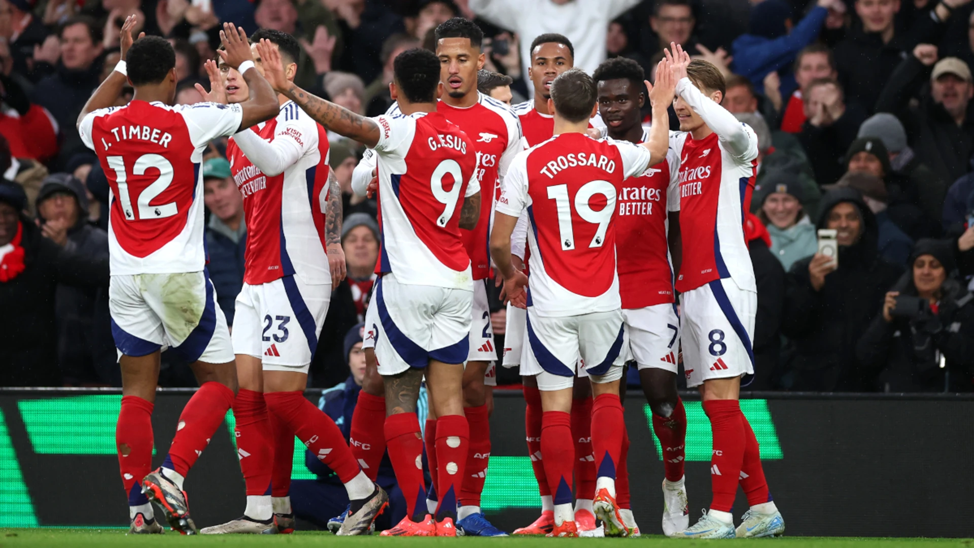 Arsenal return to form with win over Forest, Chelsea win at Leicester