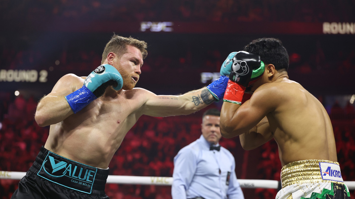 Alvarez retains undisputed super-middleweight title with decision over Munguia