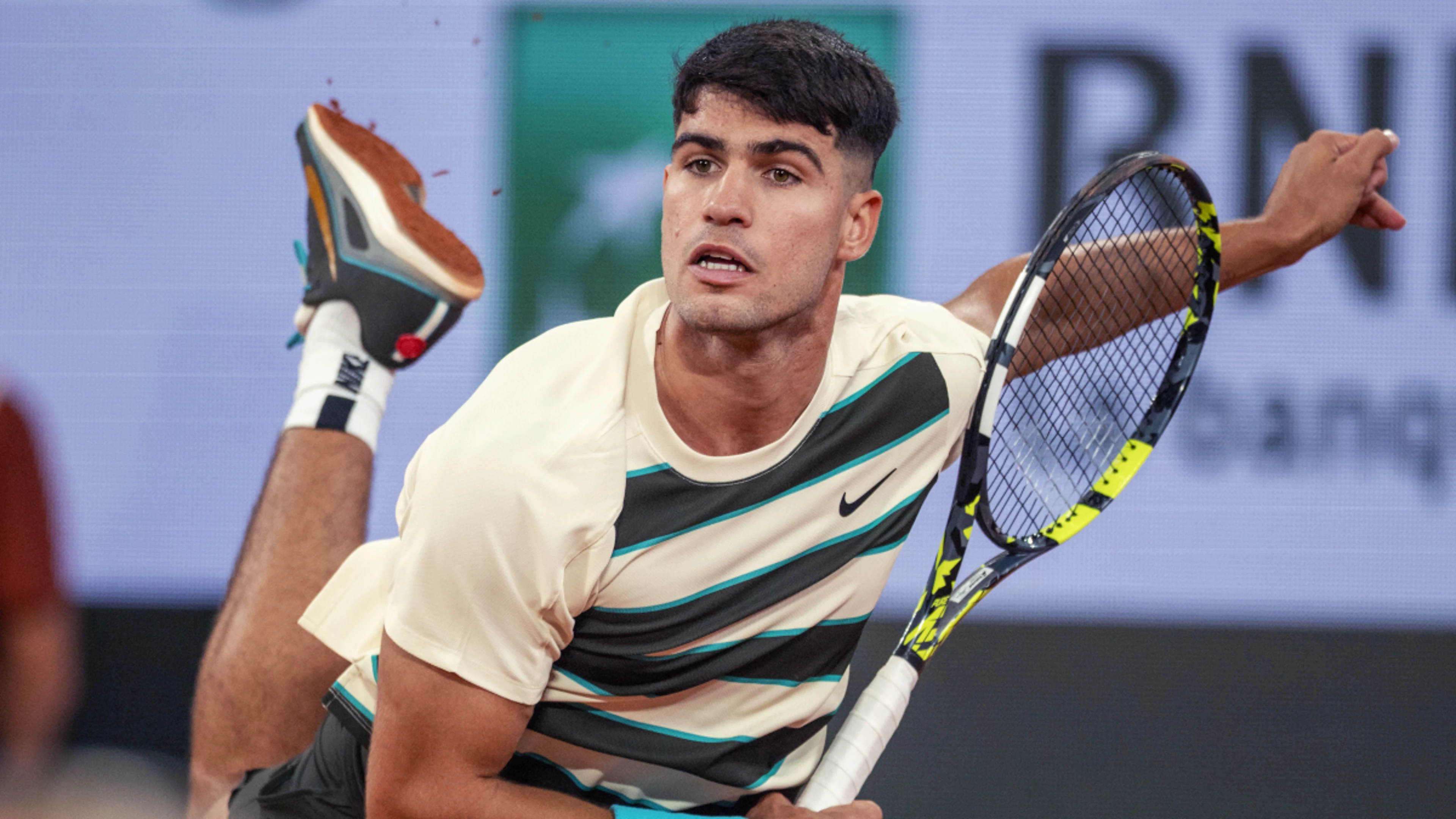 DAY 4 MEN'S WRAP: Alcaraz survives Marozsan scare, Ruud crashes out