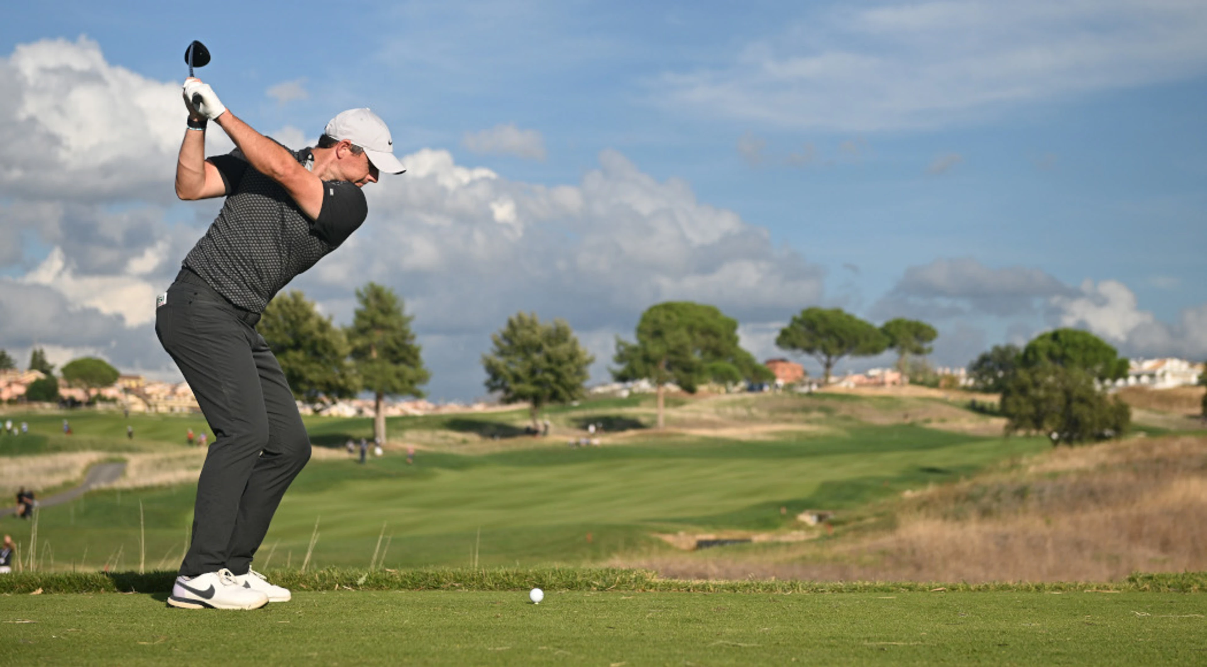 Rory McIlroy takes narrow lead in Italy