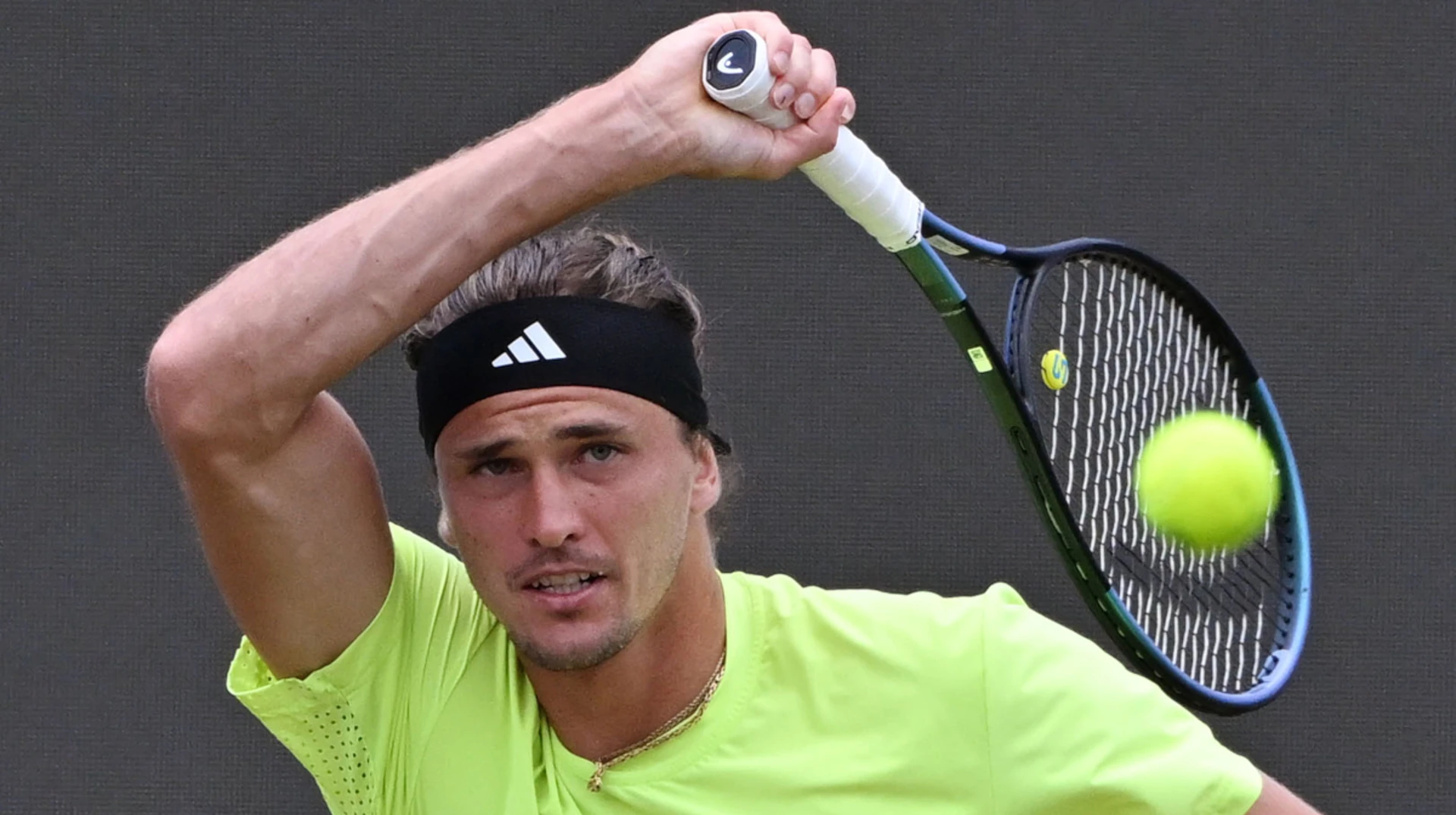Zverev cruises past Giron in Halle opener