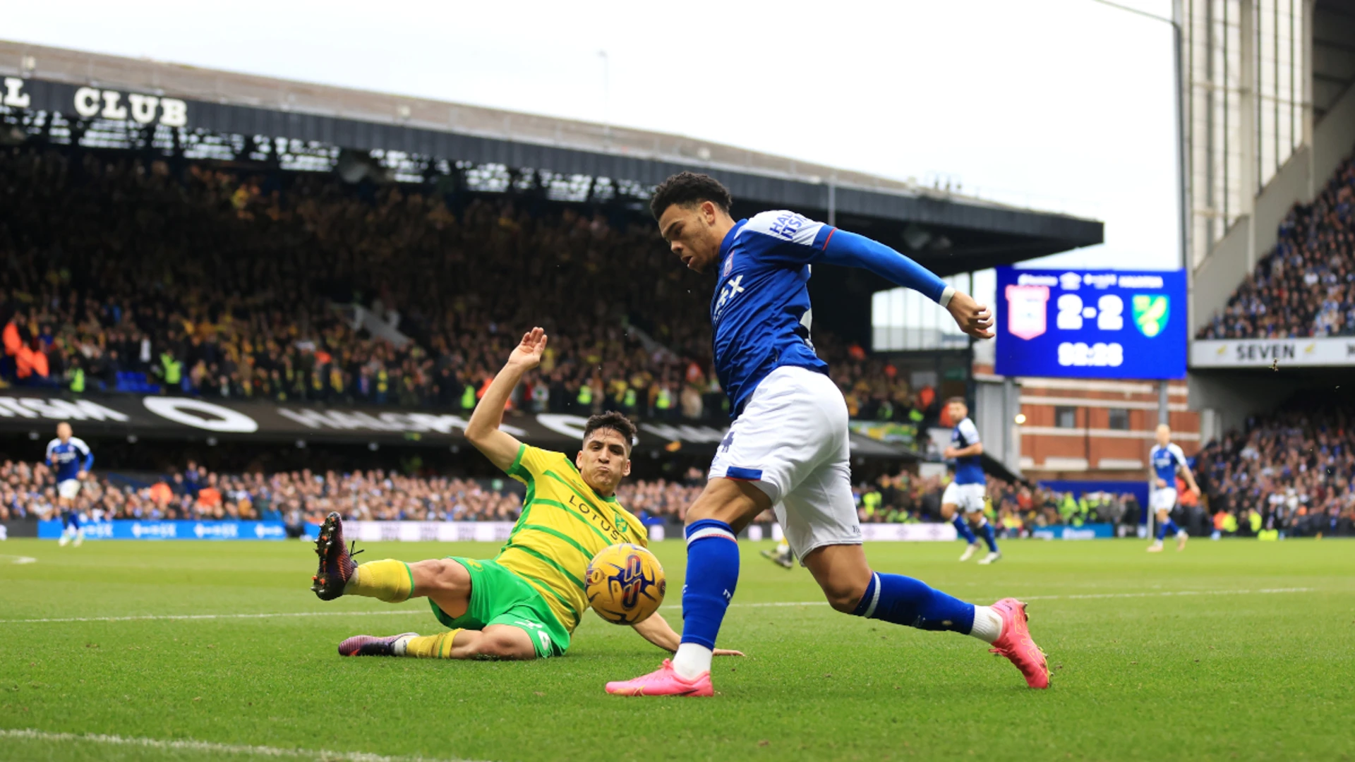 Norwich slow Ipswich's promotion push with derby draw