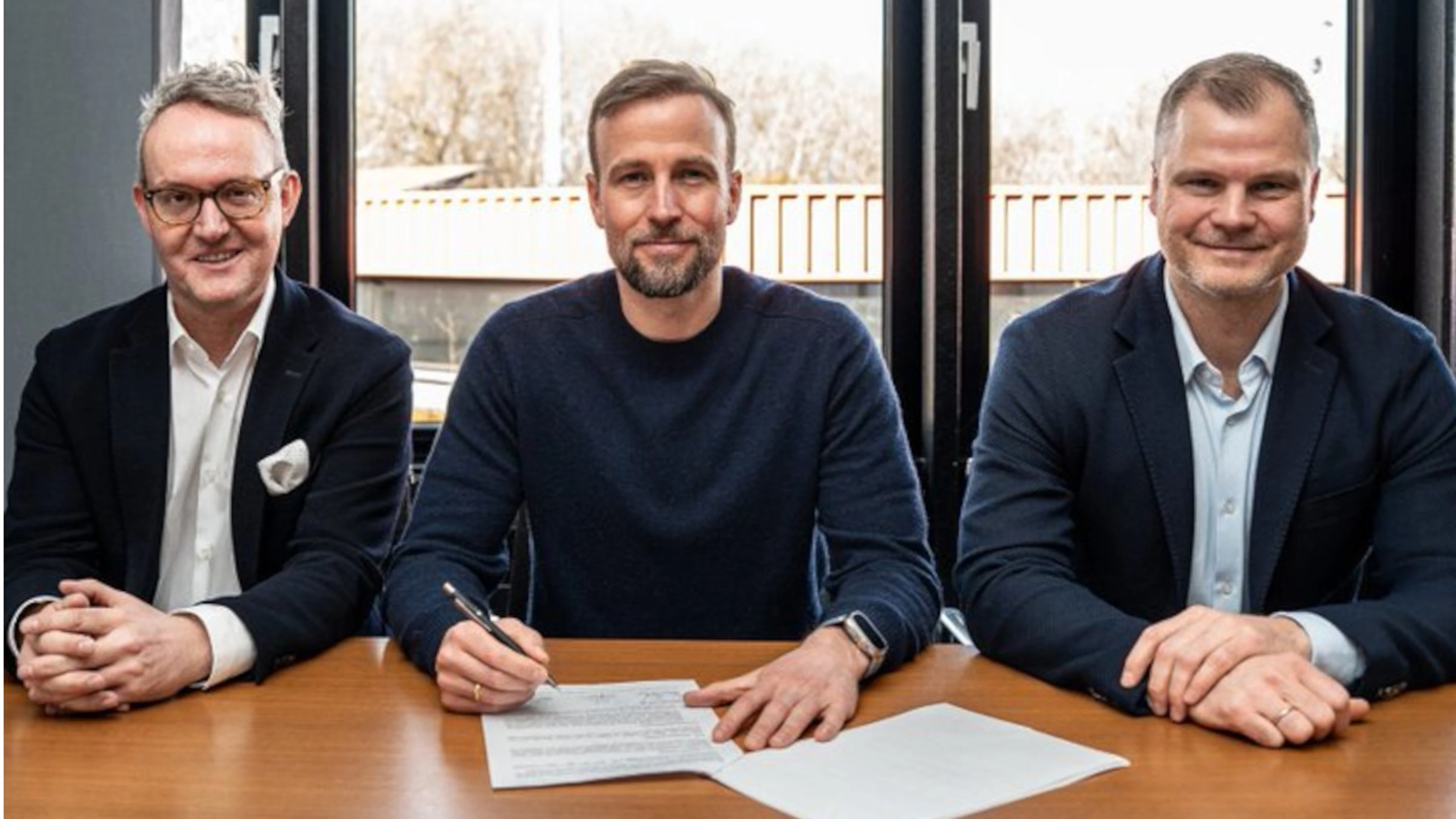 In-demand Hoeness extends deal as Stuttgart coach